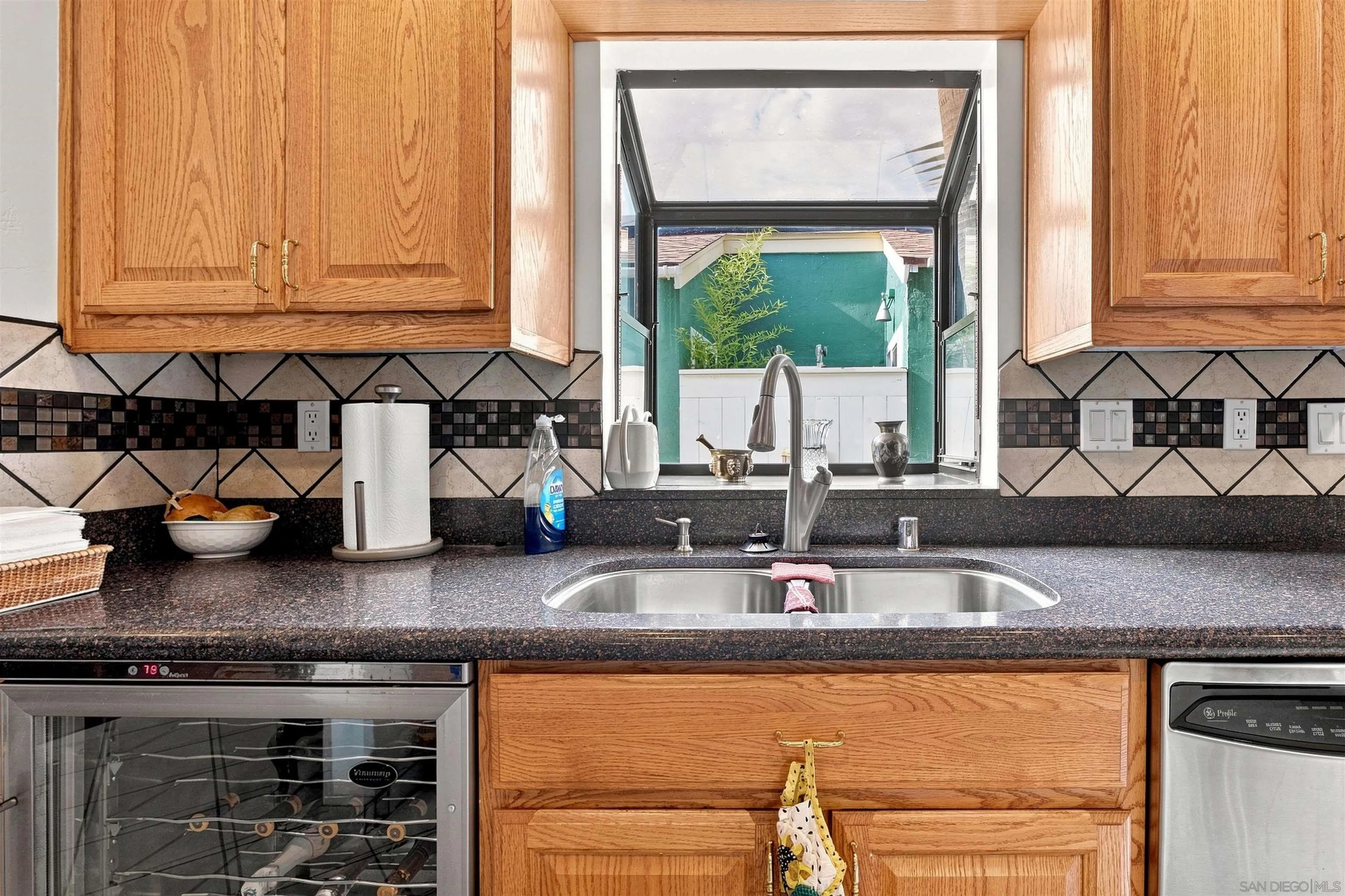https://cdn.realtyfeed.com/cdn/127/260019379/8760d07e659eda47af9c9b9a3bd2c0eb.webp