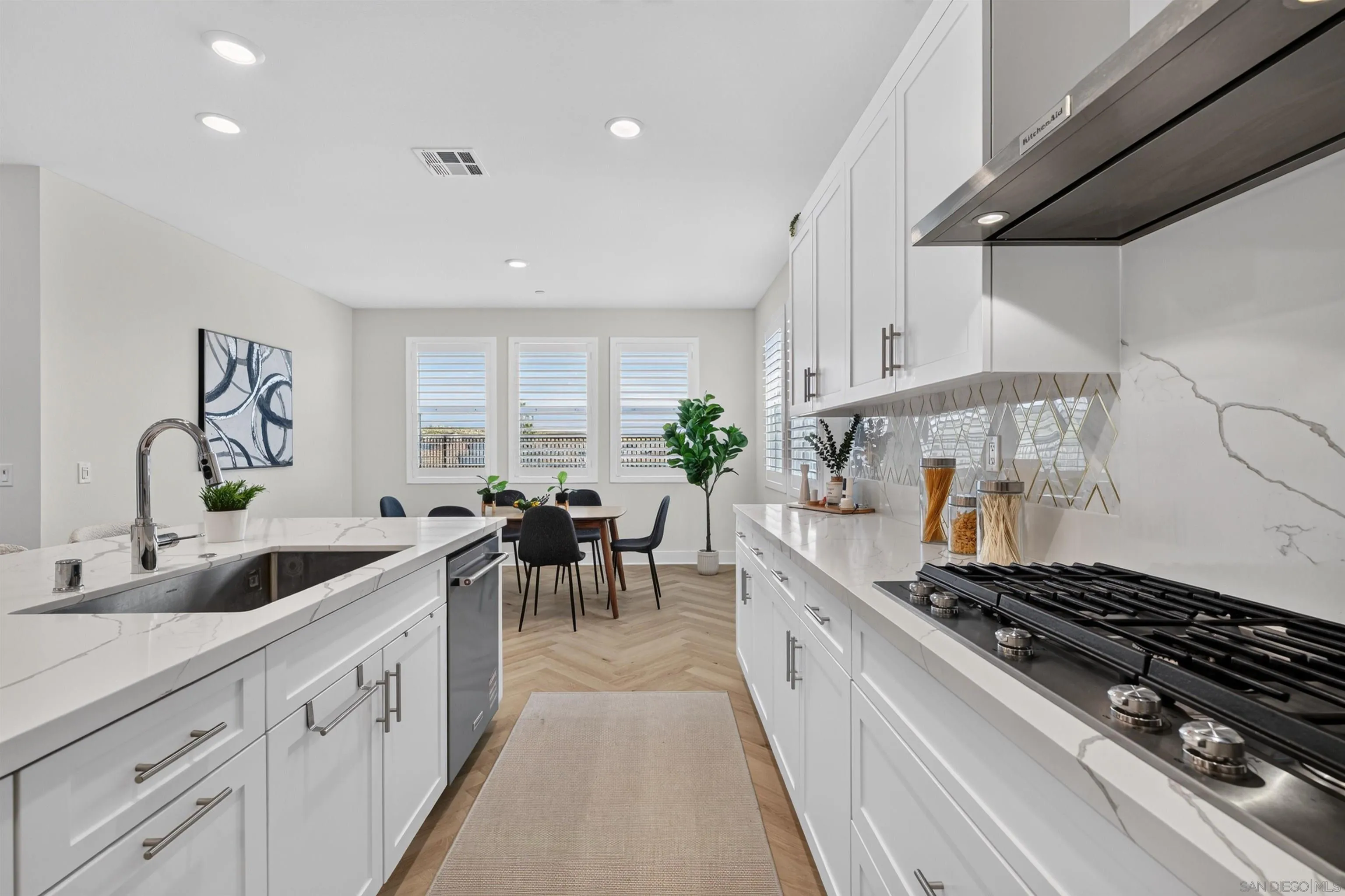 https://cdn.realtyfeed.com/cdn/127/260019380/09f4538d479f55842547cd48f640eb6d.webp