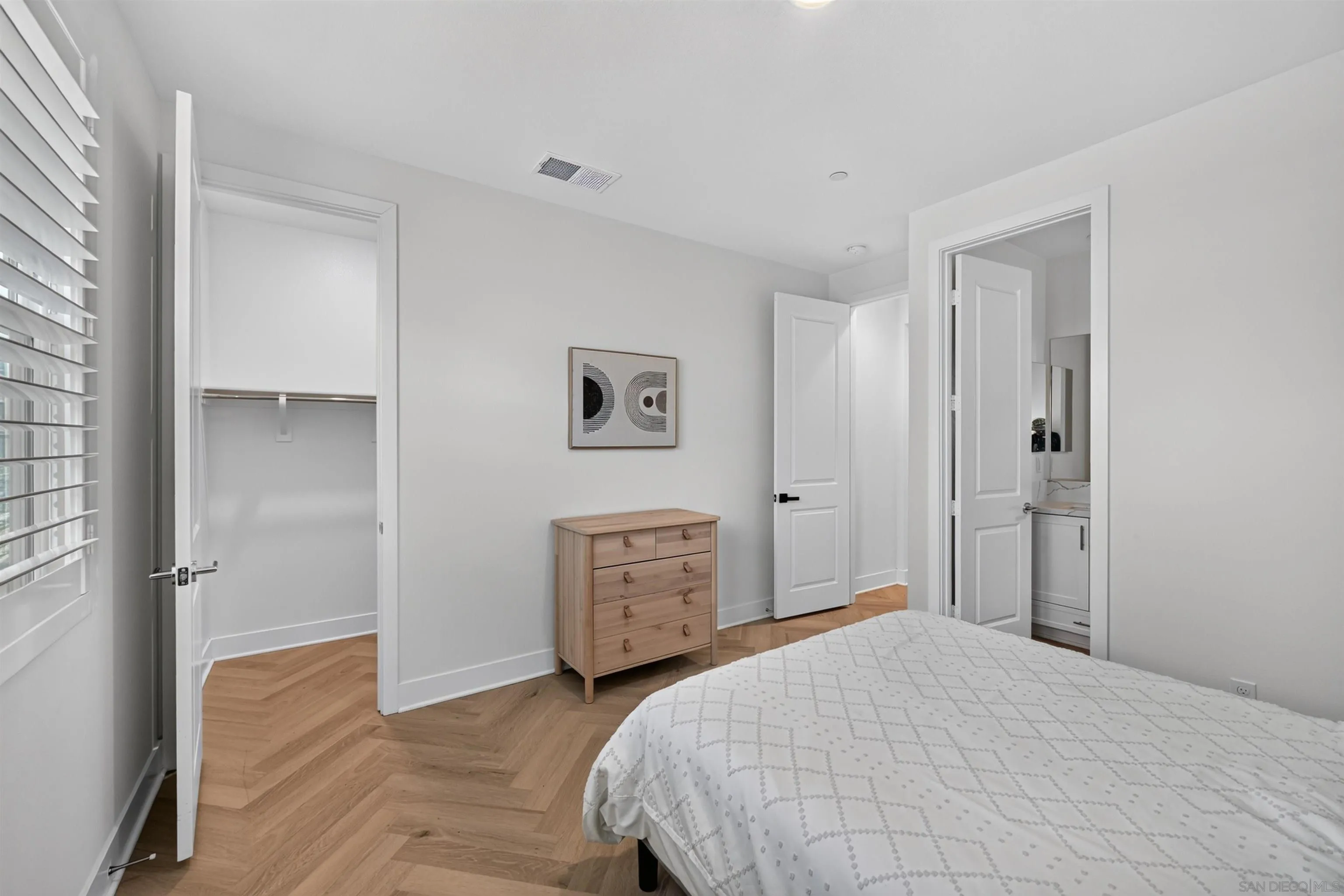 https://cdn.realtyfeed.com/cdn/127/260019380/4a611c7ab818cb9a9511d18a8d588dd2.webp