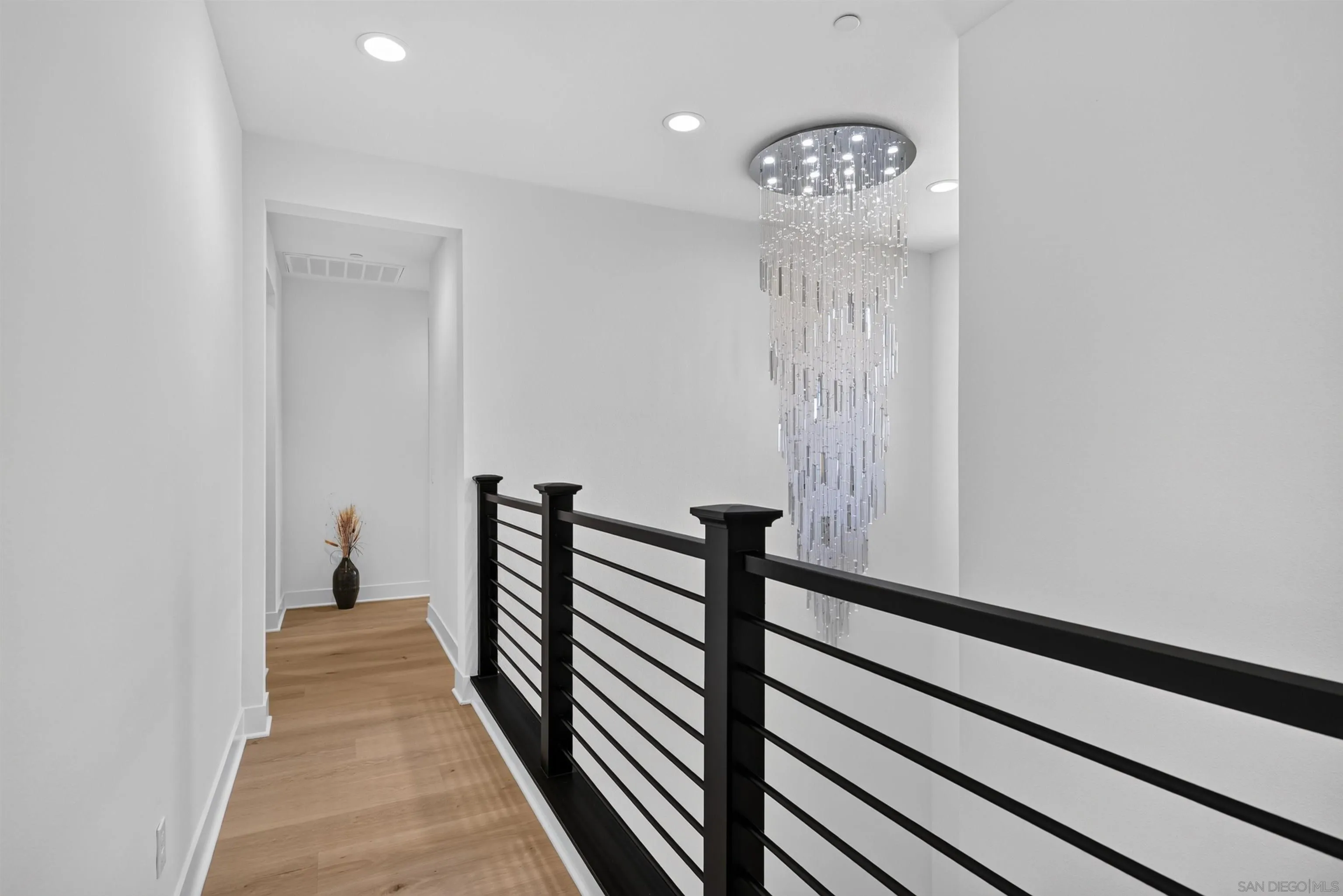 https://cdn.realtyfeed.com/cdn/127/260019380/52ae38fa0393bbfc228276de7a8b579b.webp