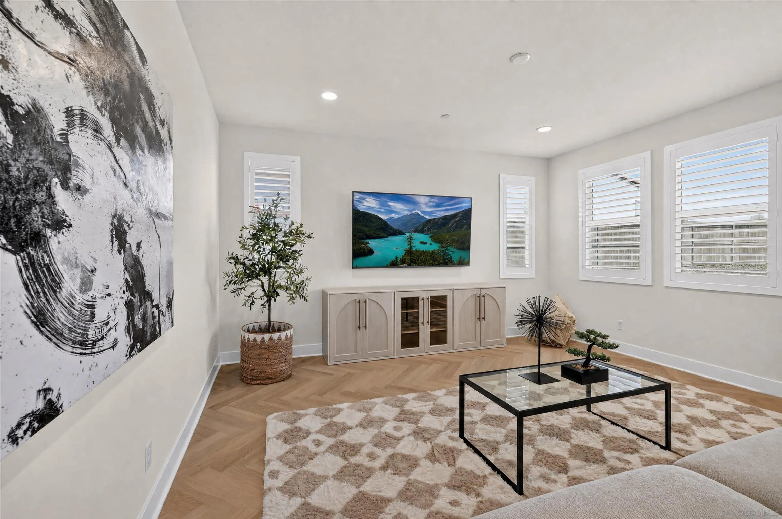 https://cdn.realtyfeed.com/cdn/127/260019380/78e44c34a6f864effdfef4ede743b3b4.webp