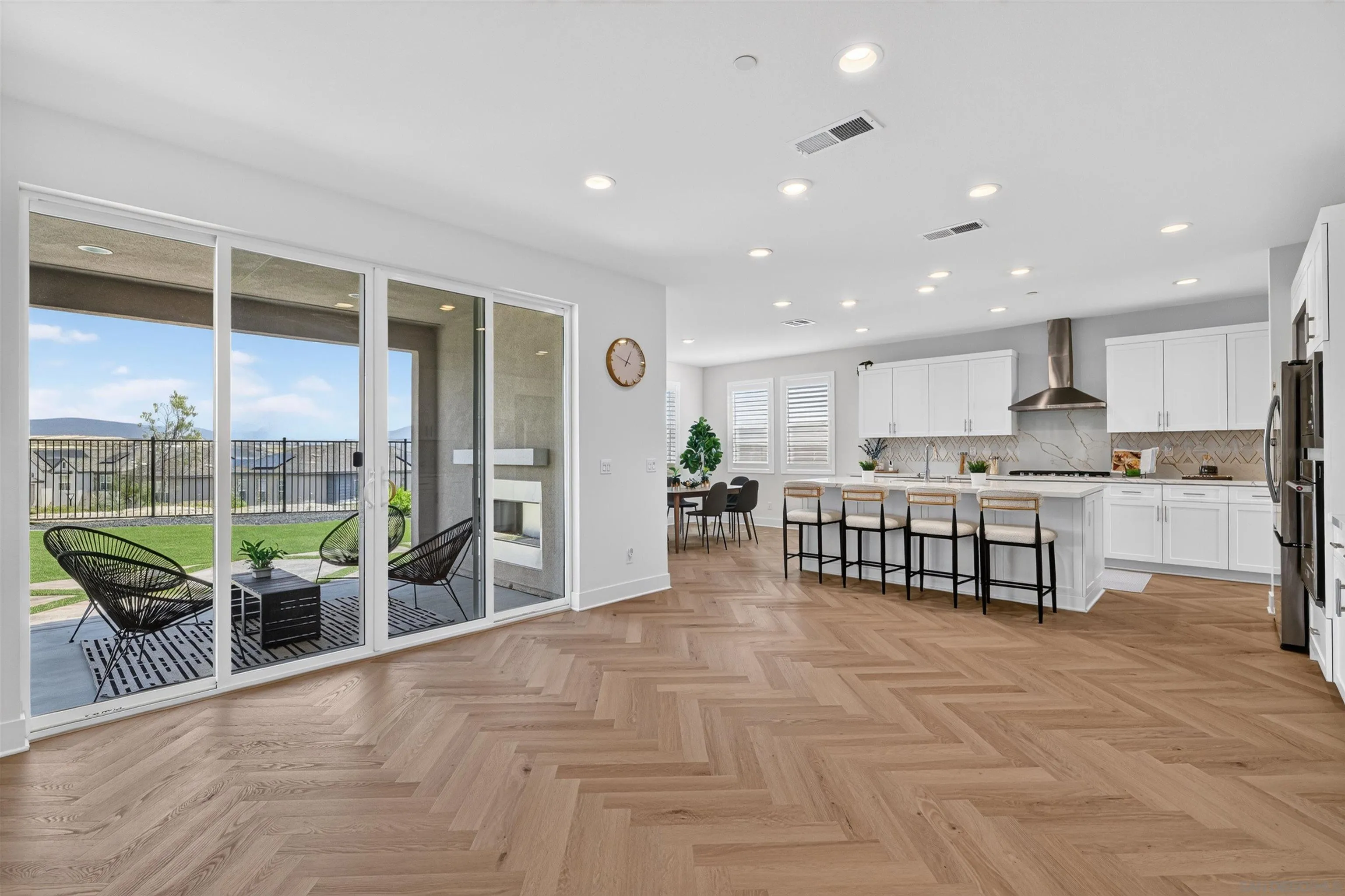 https://cdn.realtyfeed.com/cdn/127/260019380/7d2f8195e4993b5bec4450269ad0f8b0.webp