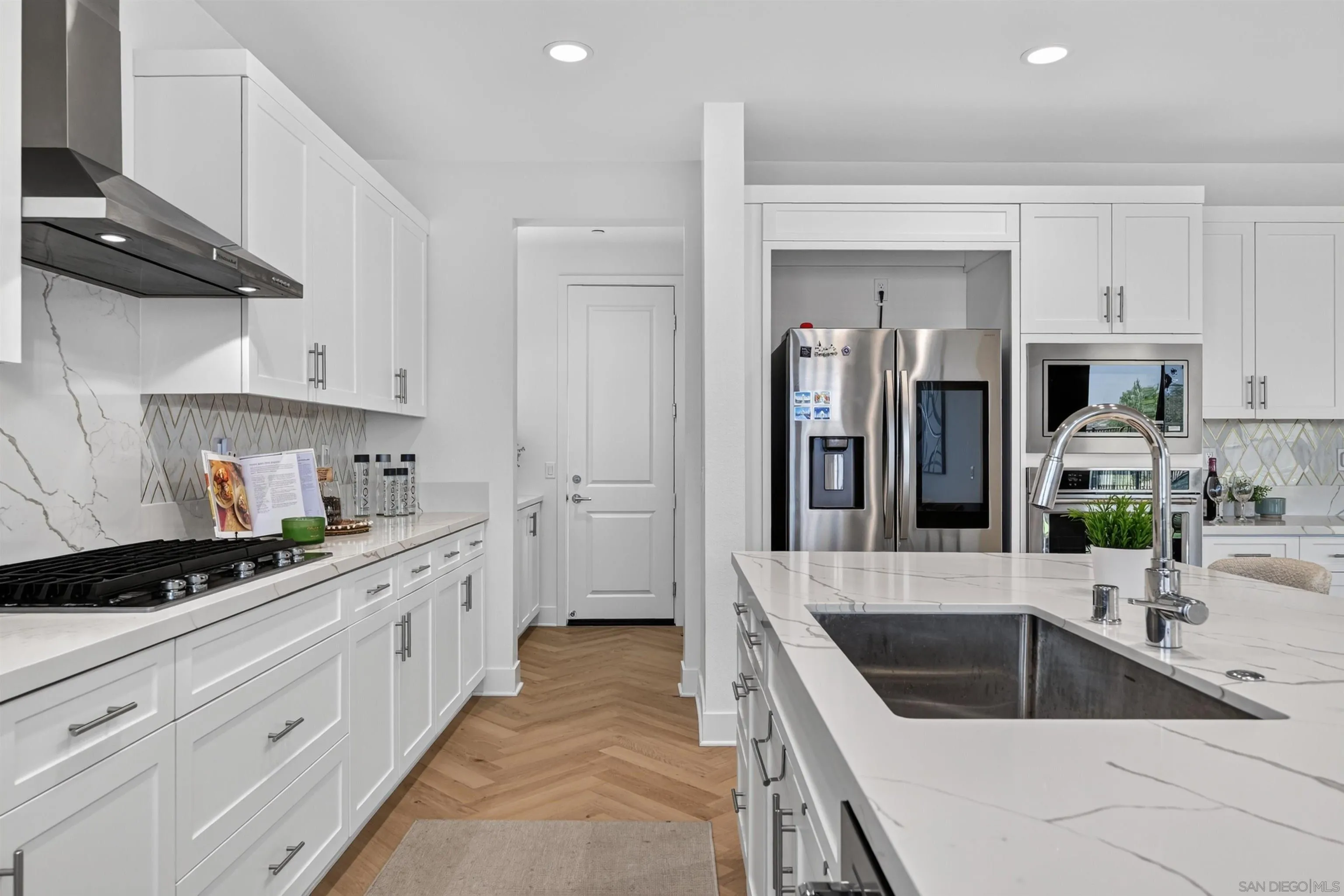 https://cdn.realtyfeed.com/cdn/127/260019380/8455fb42f5848337cba4254594c241e9.webp