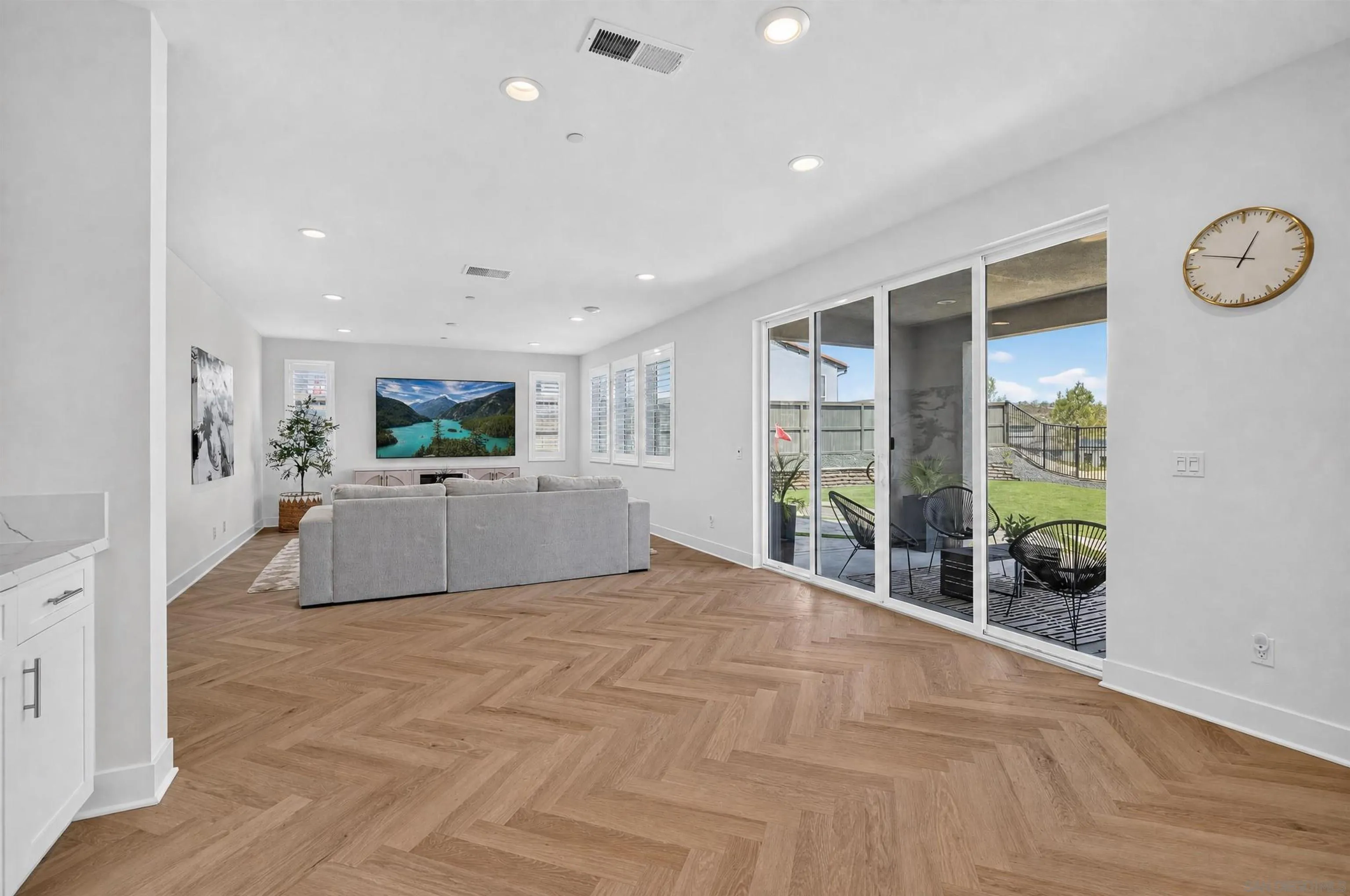 https://cdn.realtyfeed.com/cdn/127/260019380/8ac4f6939bbe000c45f482e9cf0d49d2.webp