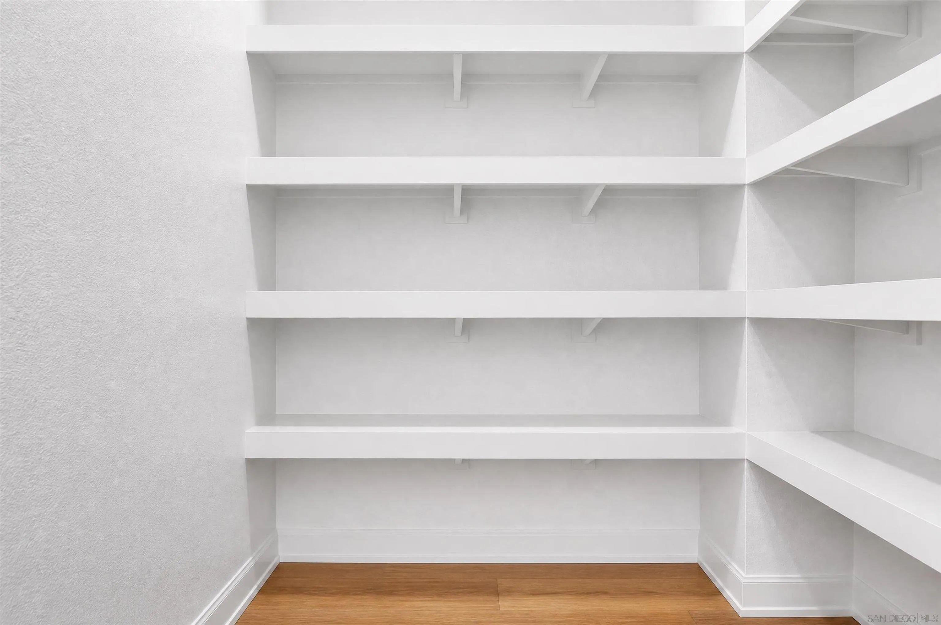 https://cdn.realtyfeed.com/cdn/127/260019380/903badfcc13584519180f07fc622d50d.webp