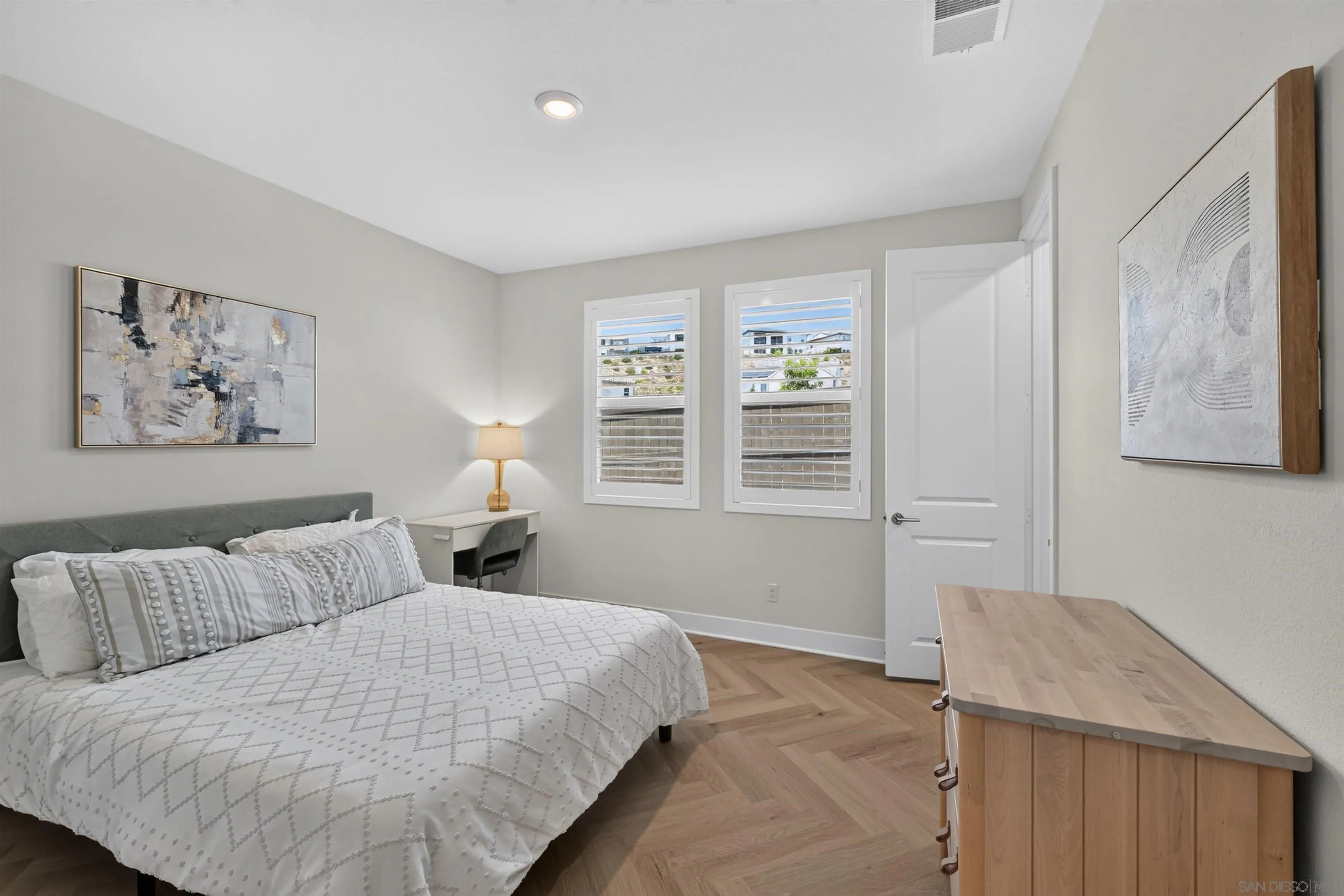 https://cdn.realtyfeed.com/cdn/127/260019380/95284f379c696fc00c8767d95cd9d3be.webp