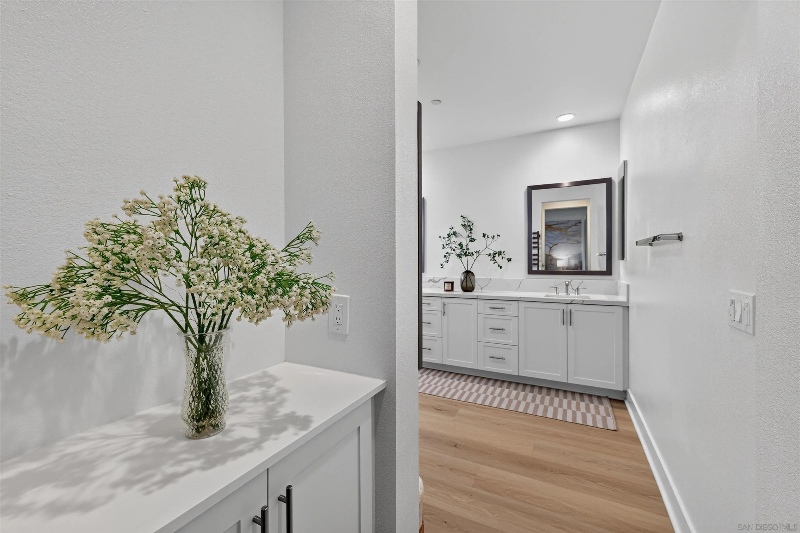 https://cdn.realtyfeed.com/cdn/127/260019380/b00f7f494dc3b1358201735e1f7814aa.webp