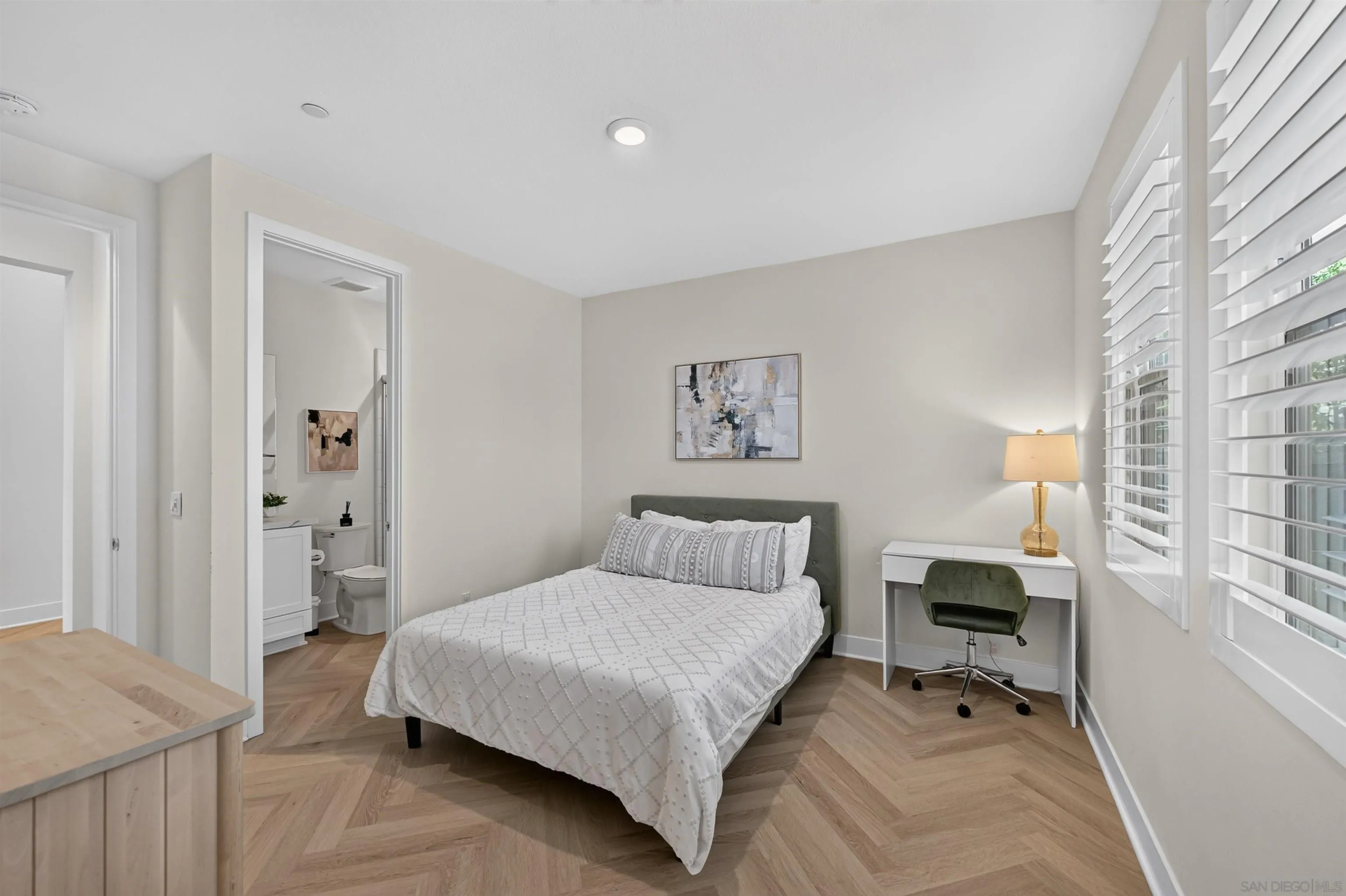 https://cdn.realtyfeed.com/cdn/127/260019380/b679c9d330bd35514bae4f2808220372.webp