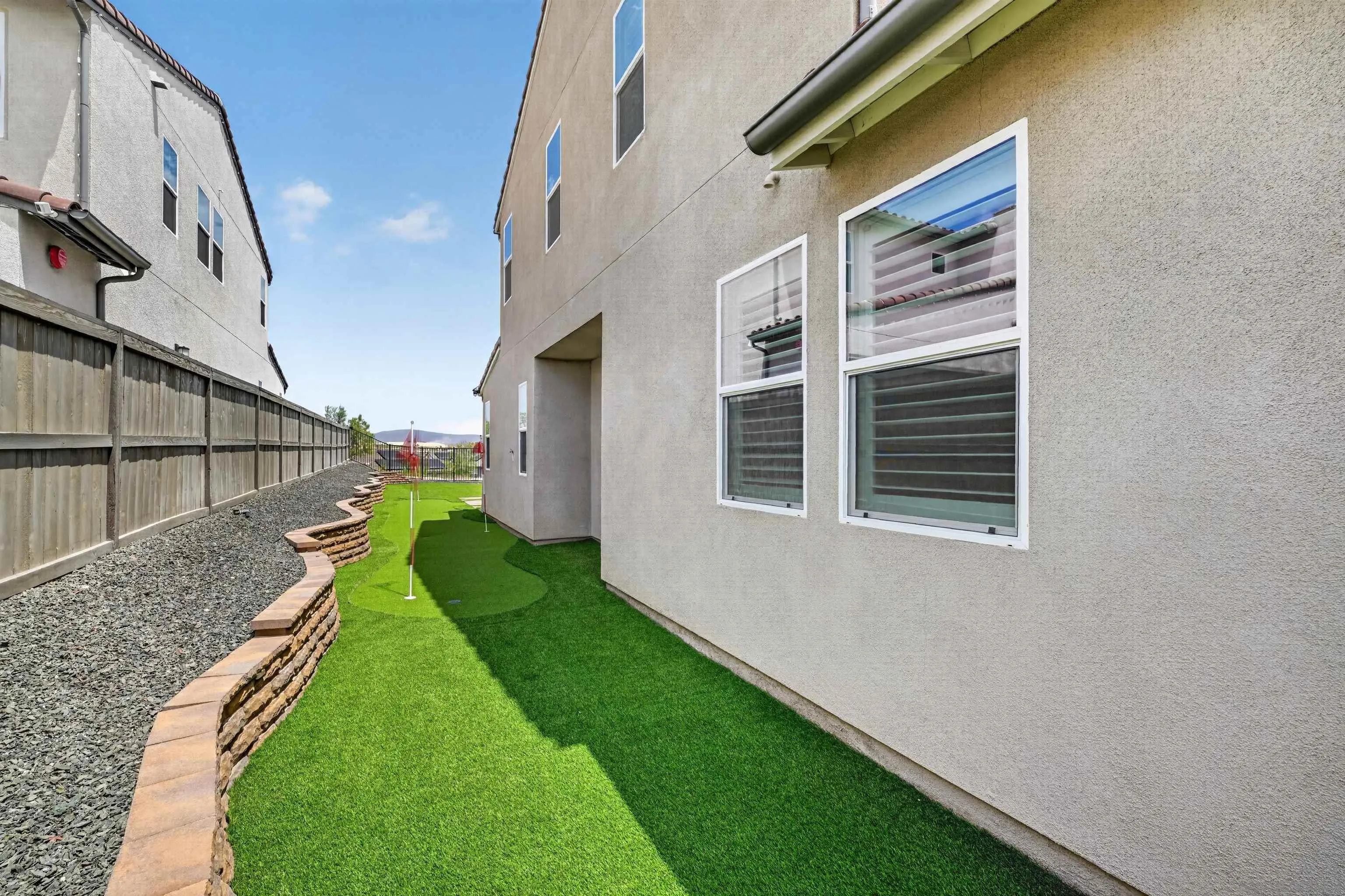 https://cdn.realtyfeed.com/cdn/127/260019380/cecc929bef2e9ff57c96bcd4e252afc8.webp