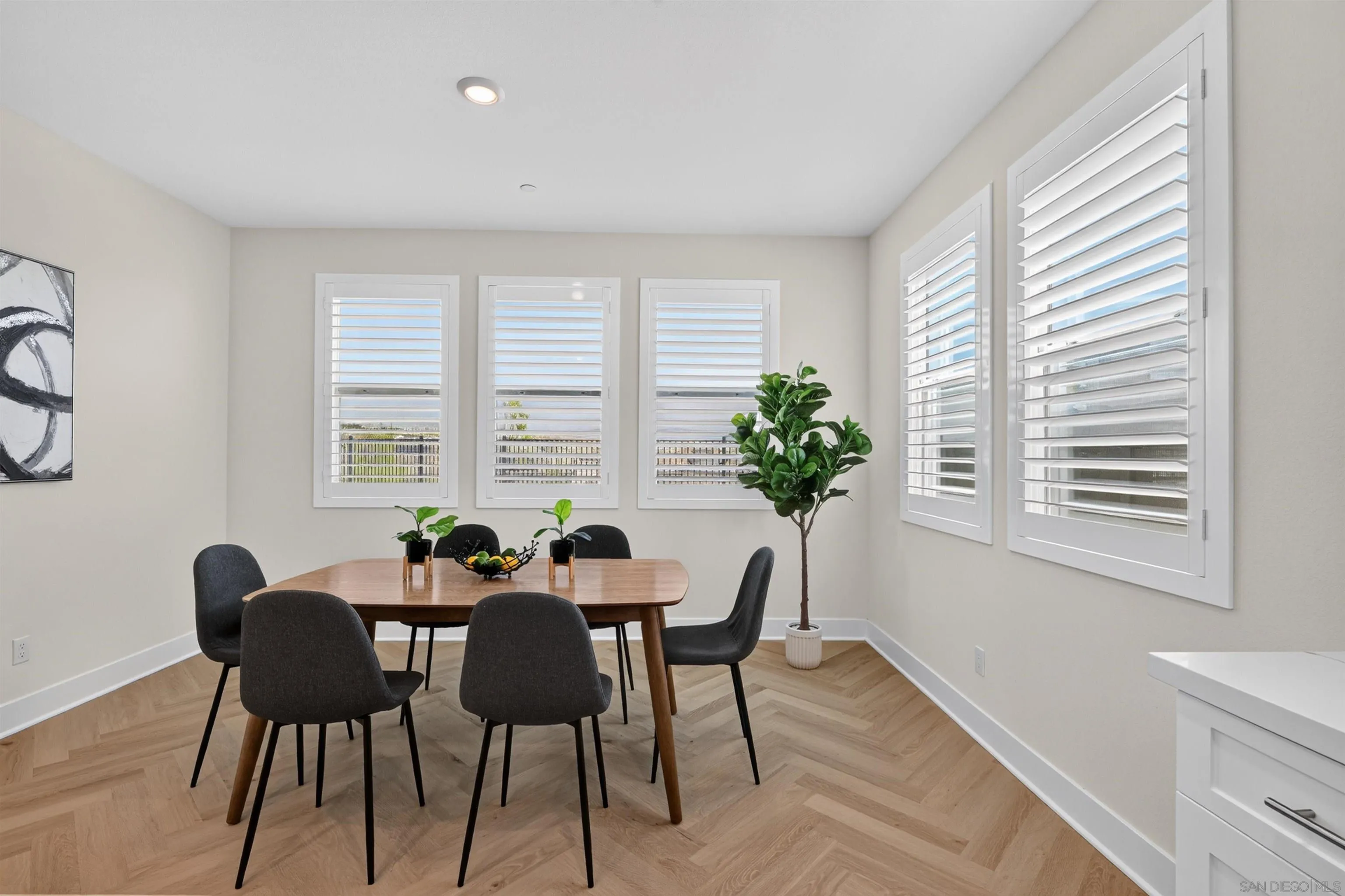 https://cdn.realtyfeed.com/cdn/127/260019380/cfcb85787f4964f8167dc50d11d4c8e9.webp