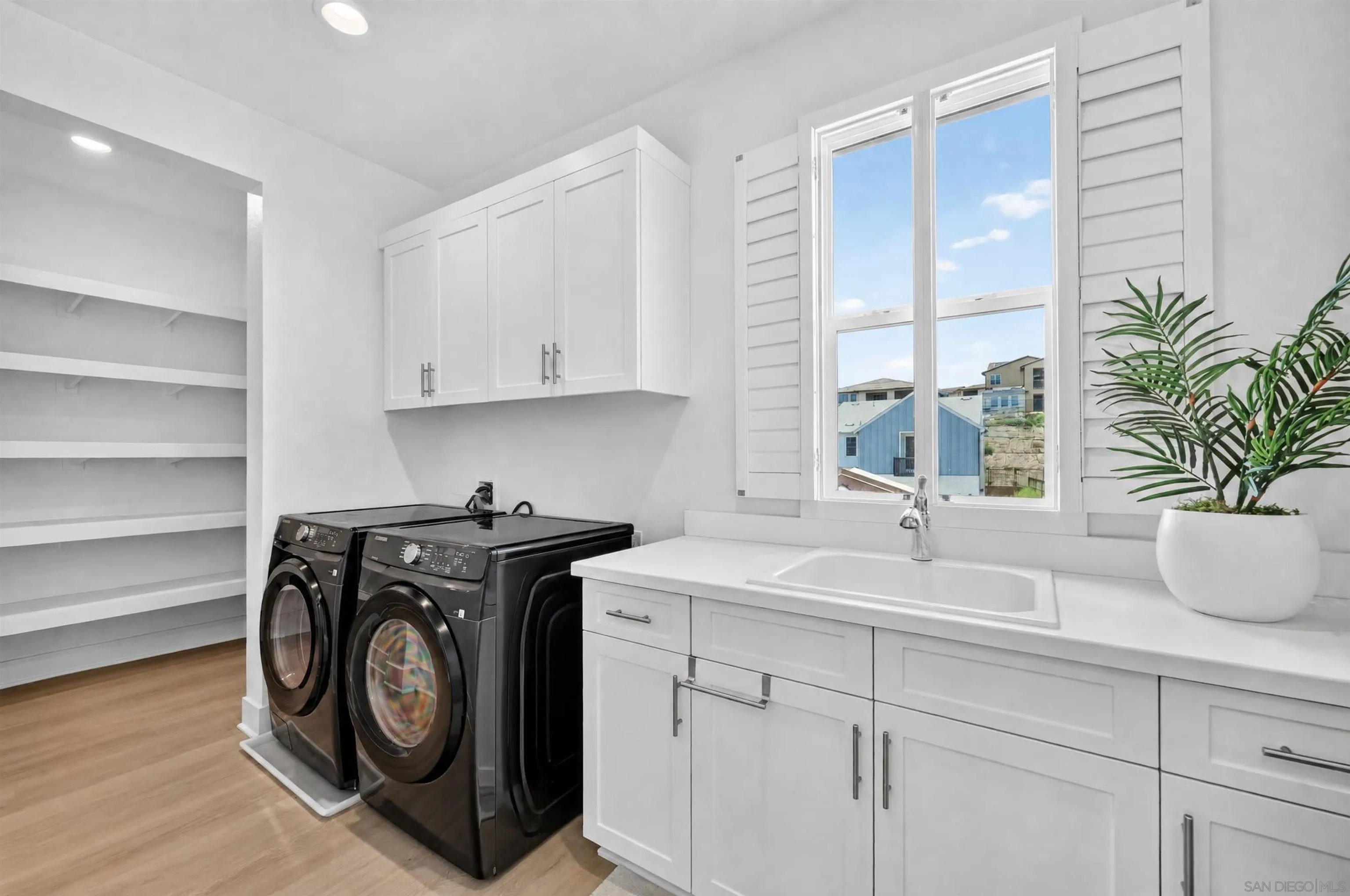 https://cdn.realtyfeed.com/cdn/127/260019380/f4f3ef6c800e6e721c98dc04f109a9b1.webp
