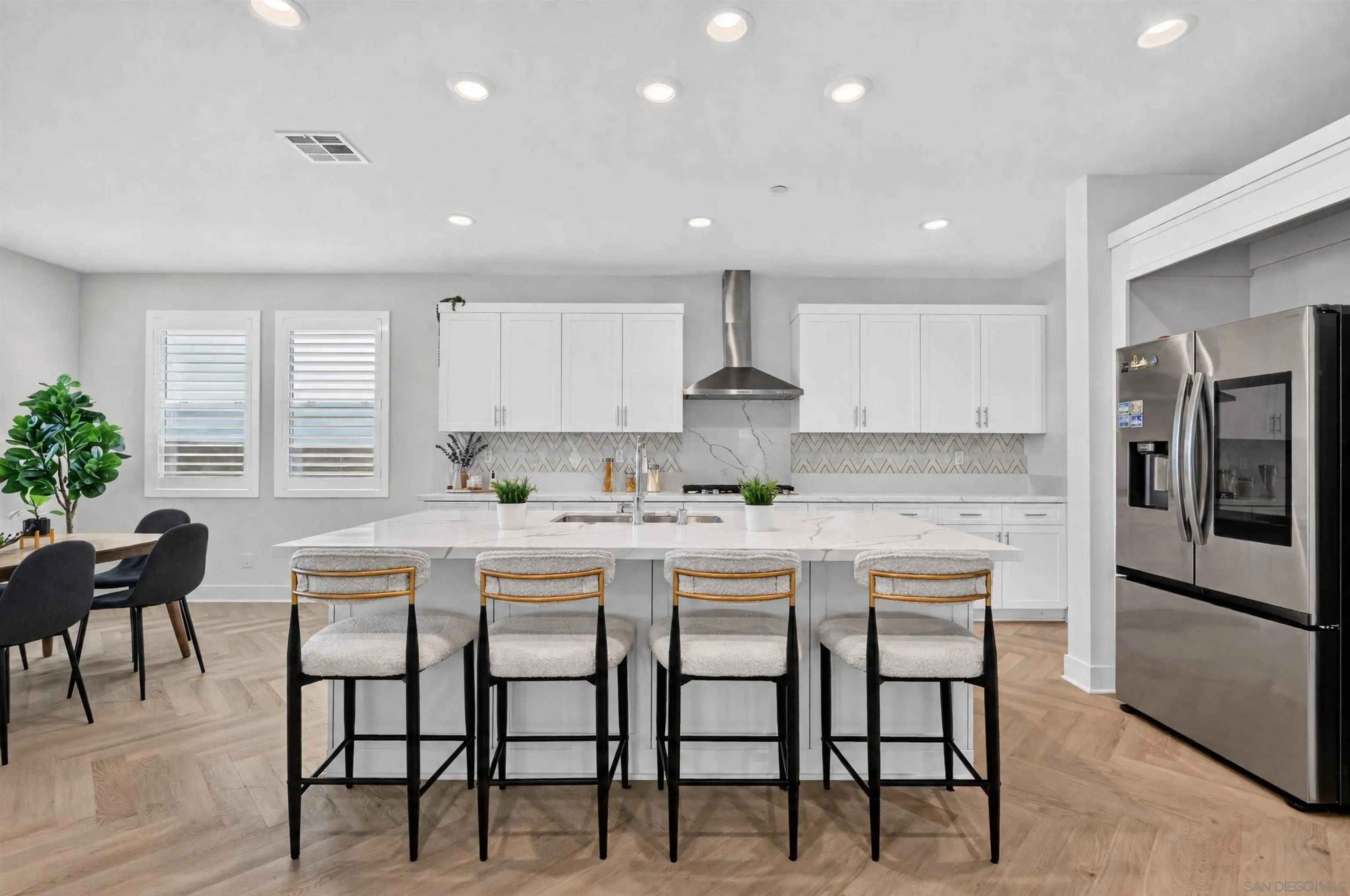 https://cdn.realtyfeed.com/cdn/127/260019380/f87783de112e07d18ffd7012639ea7e9.webp