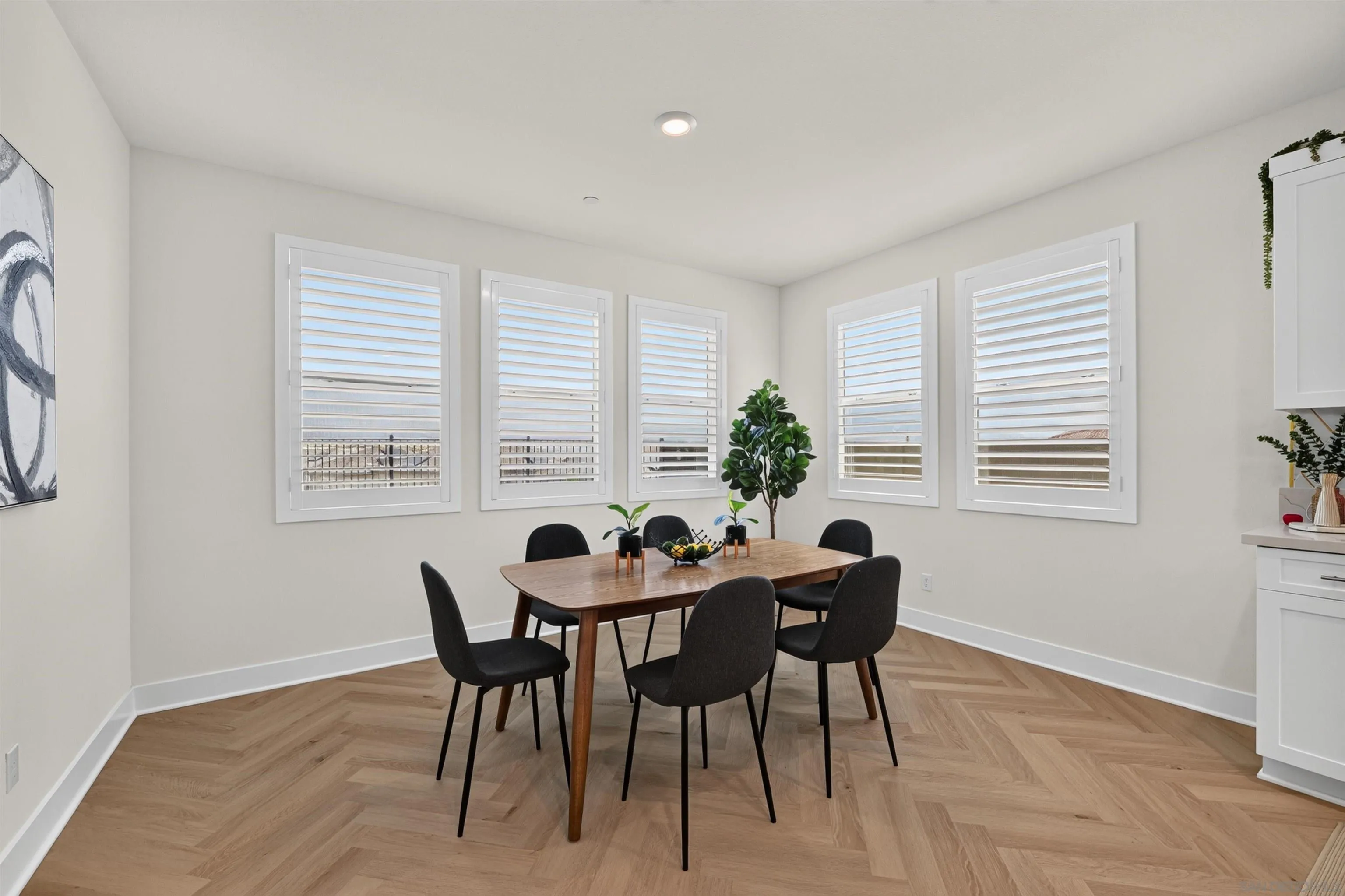 https://cdn.realtyfeed.com/cdn/127/260019380/fe3012c3f37b4011cda46f25f0938b4c.webp