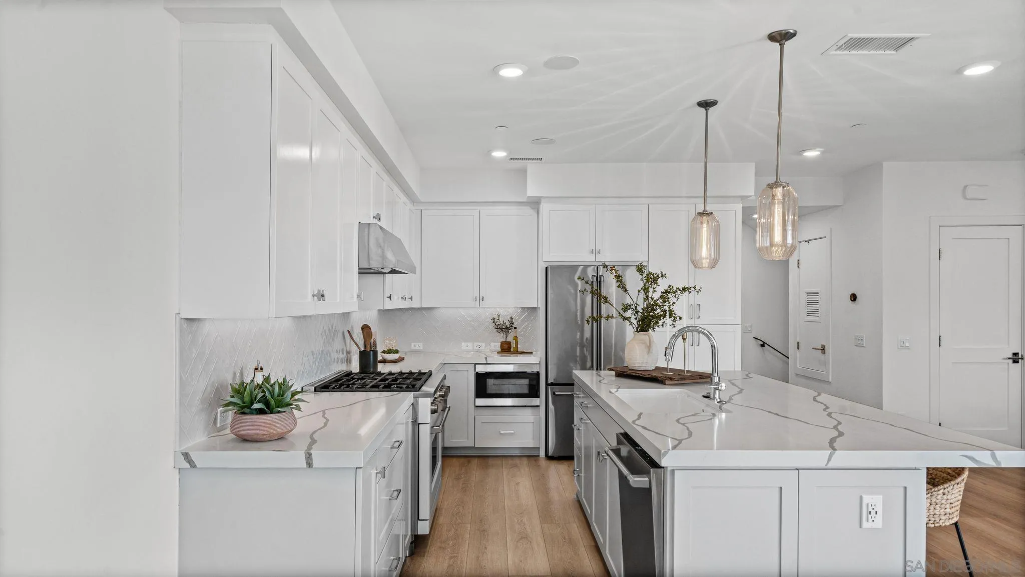 Photo #5: 260019383 Listing: Photo #5