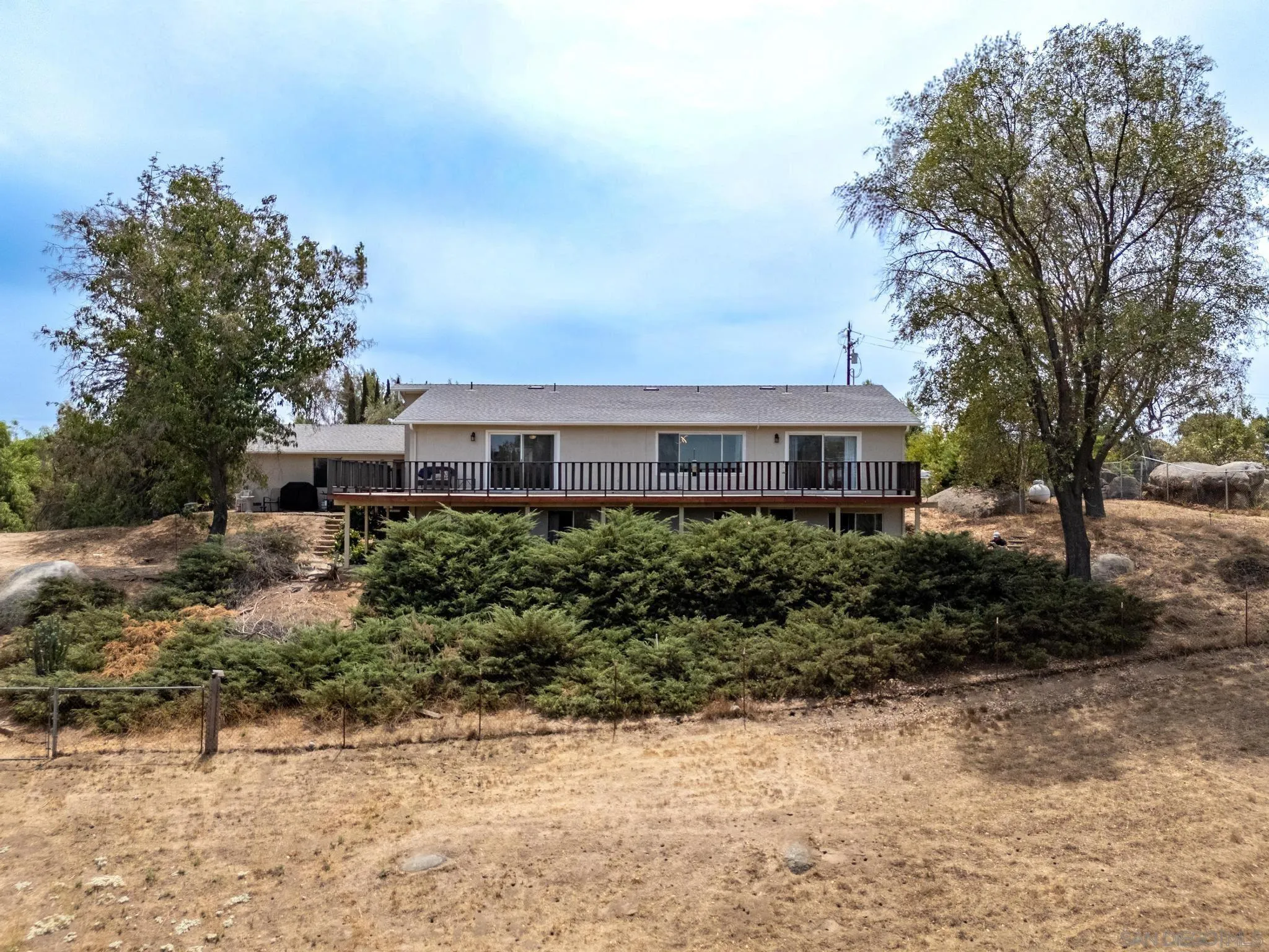 https://cdn.realtyfeed.com/cdn/127/260019384/191c73f95c58474df439ca27a0c60973.webp