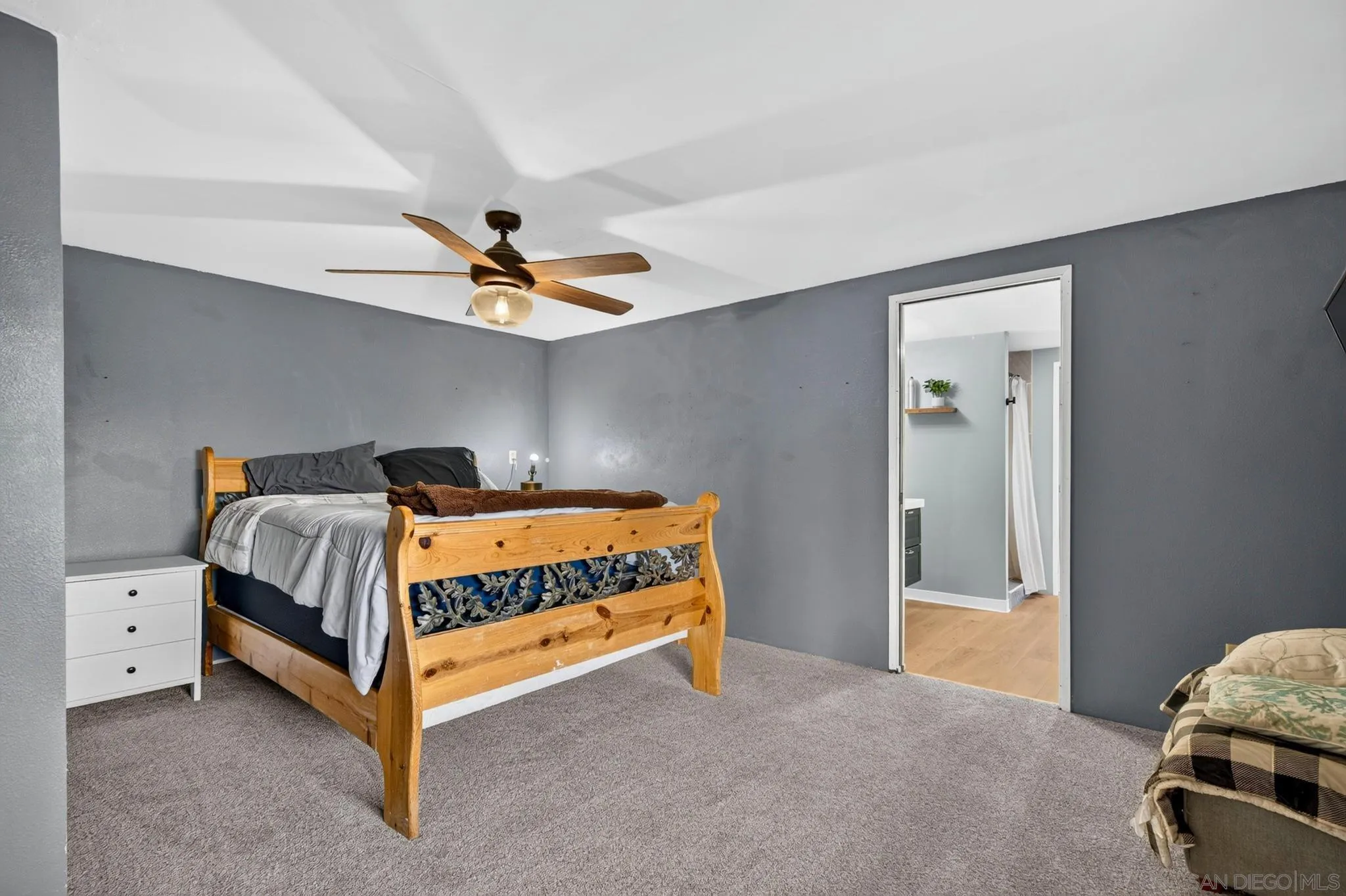 https://cdn.realtyfeed.com/cdn/127/260019384/1f58beb623017c0d9a840882a2e2409f.webp