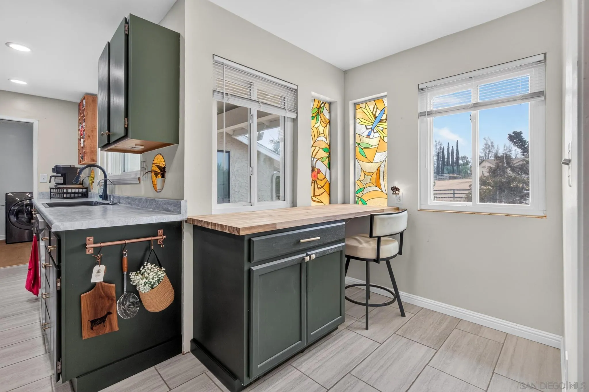 https://cdn.realtyfeed.com/cdn/127/260019384/3f0ac8853b63429e1fd3debac2176113.webp