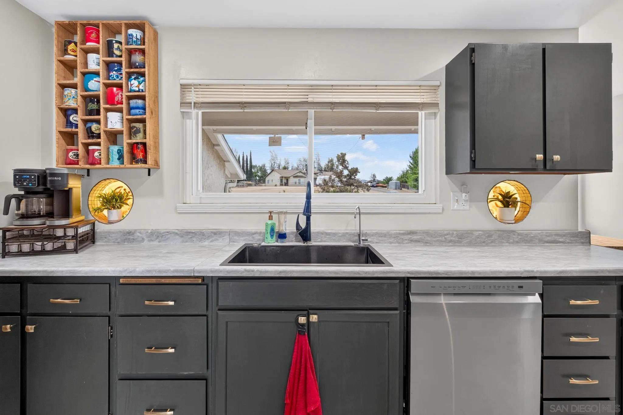 https://cdn.realtyfeed.com/cdn/127/260019384/74335436c37991d38f62500a45d72861.webp