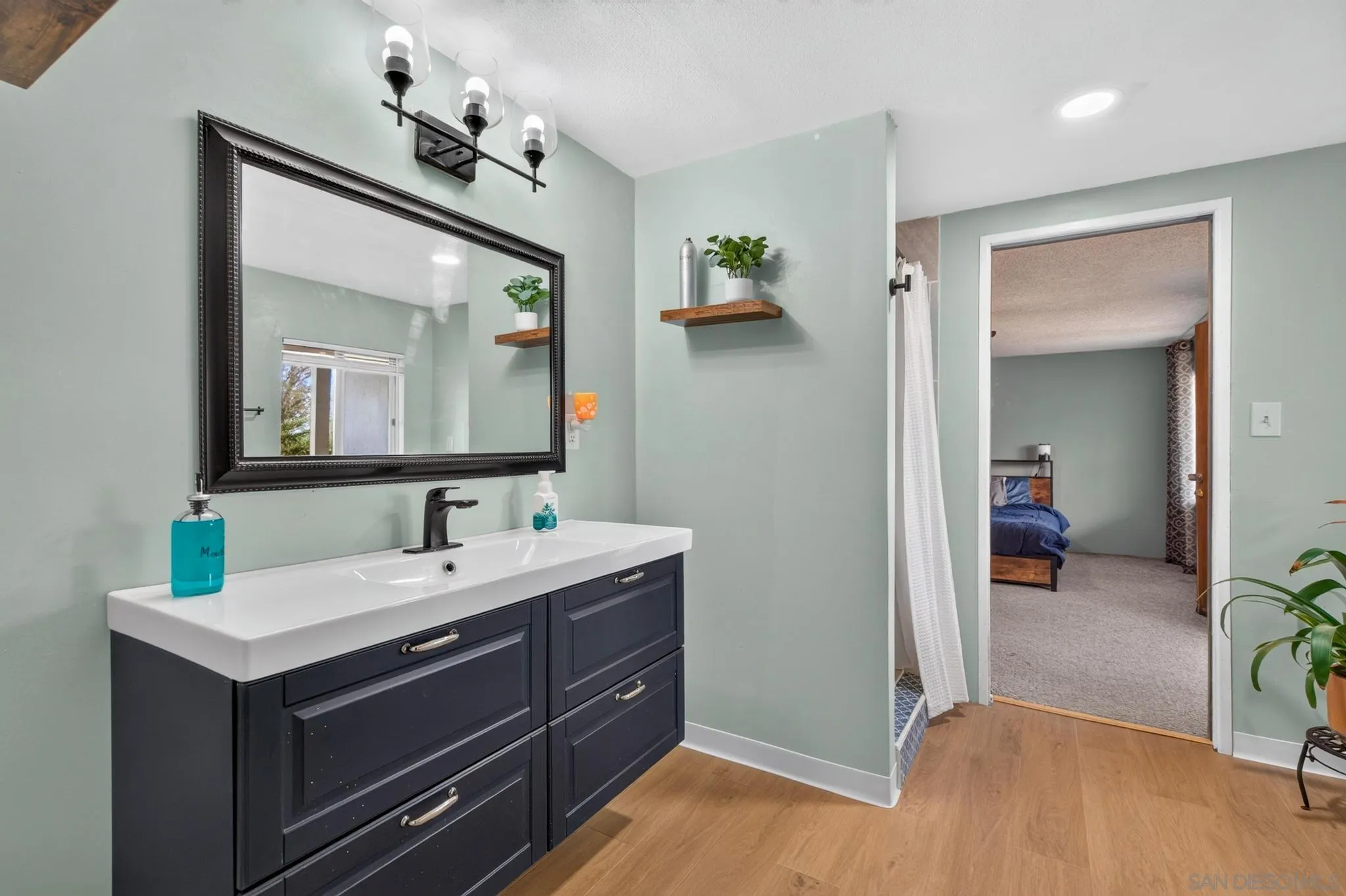 https://cdn.realtyfeed.com/cdn/127/260019384/7b7f215ebdce048f0126ffdb04db3568.webp