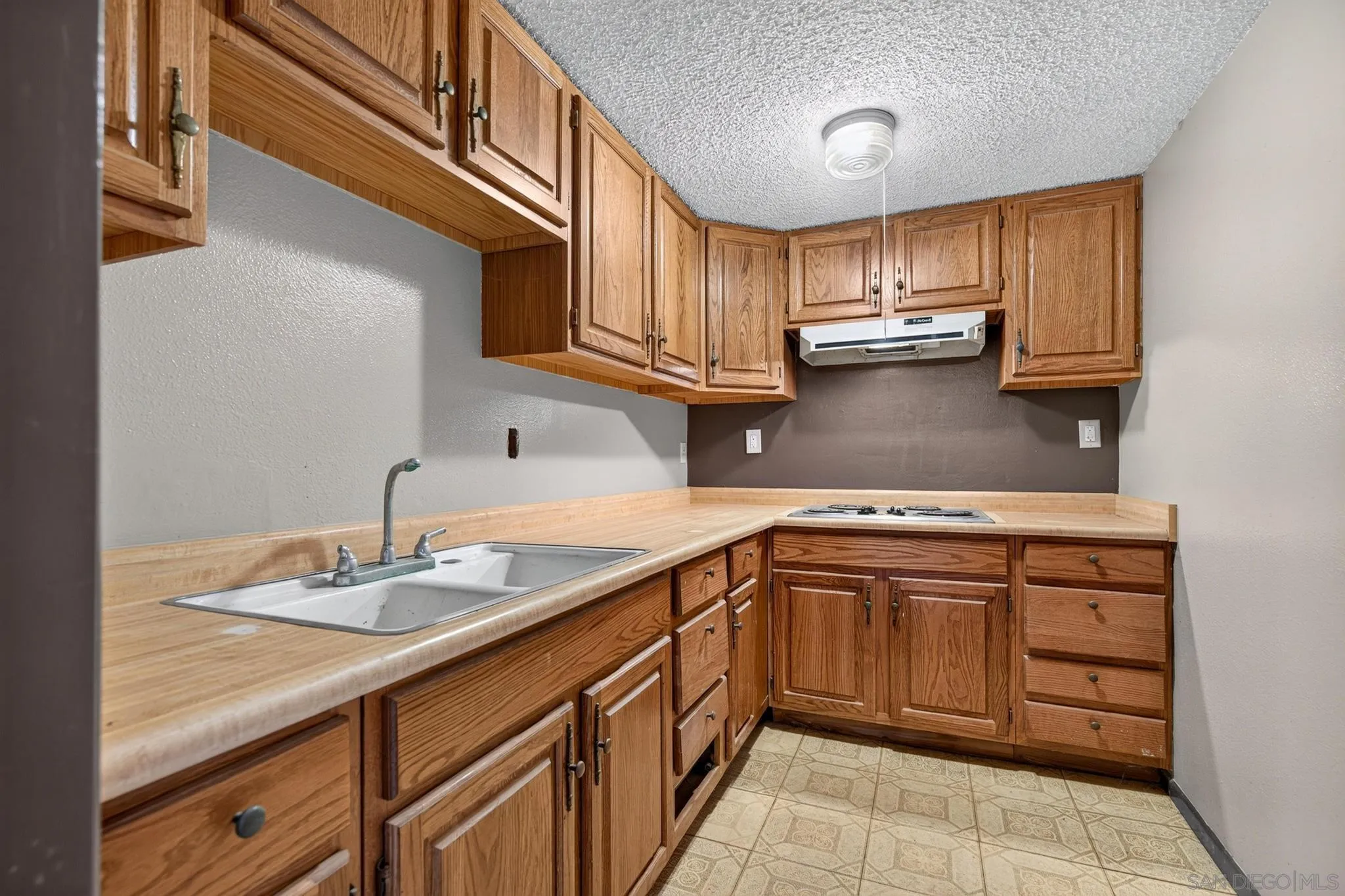 https://cdn.realtyfeed.com/cdn/127/260019384/ca267831c0de7cdbbaa152df31ca9b78.webp