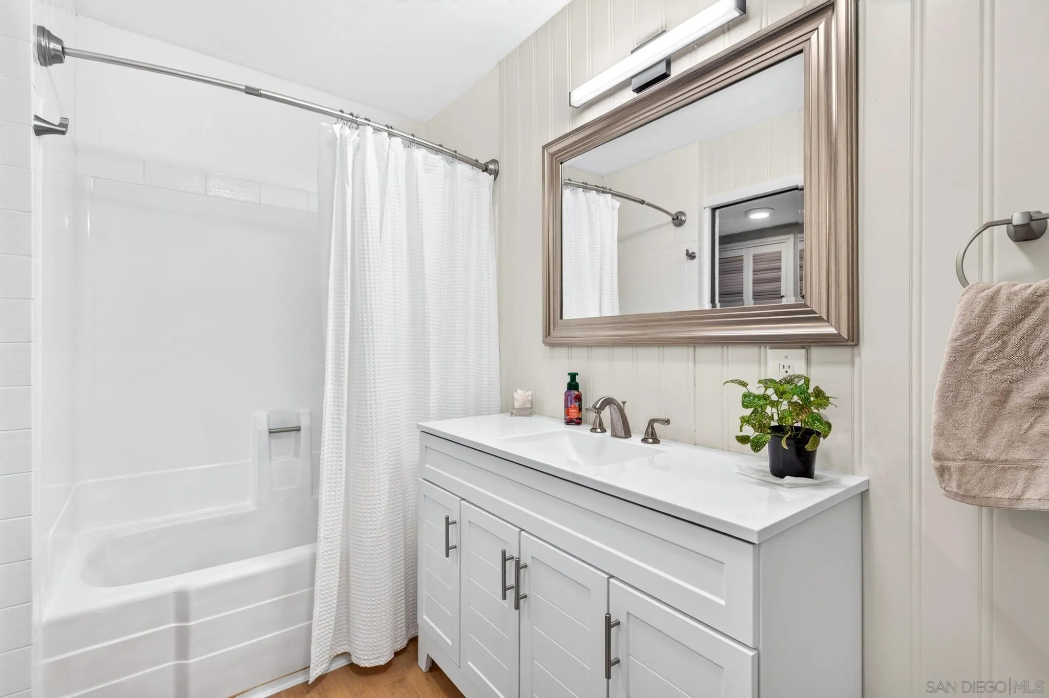 https://cdn.realtyfeed.com/cdn/127/260019384/d98f8c8b21aa0a6216c083b84a035d11.webp