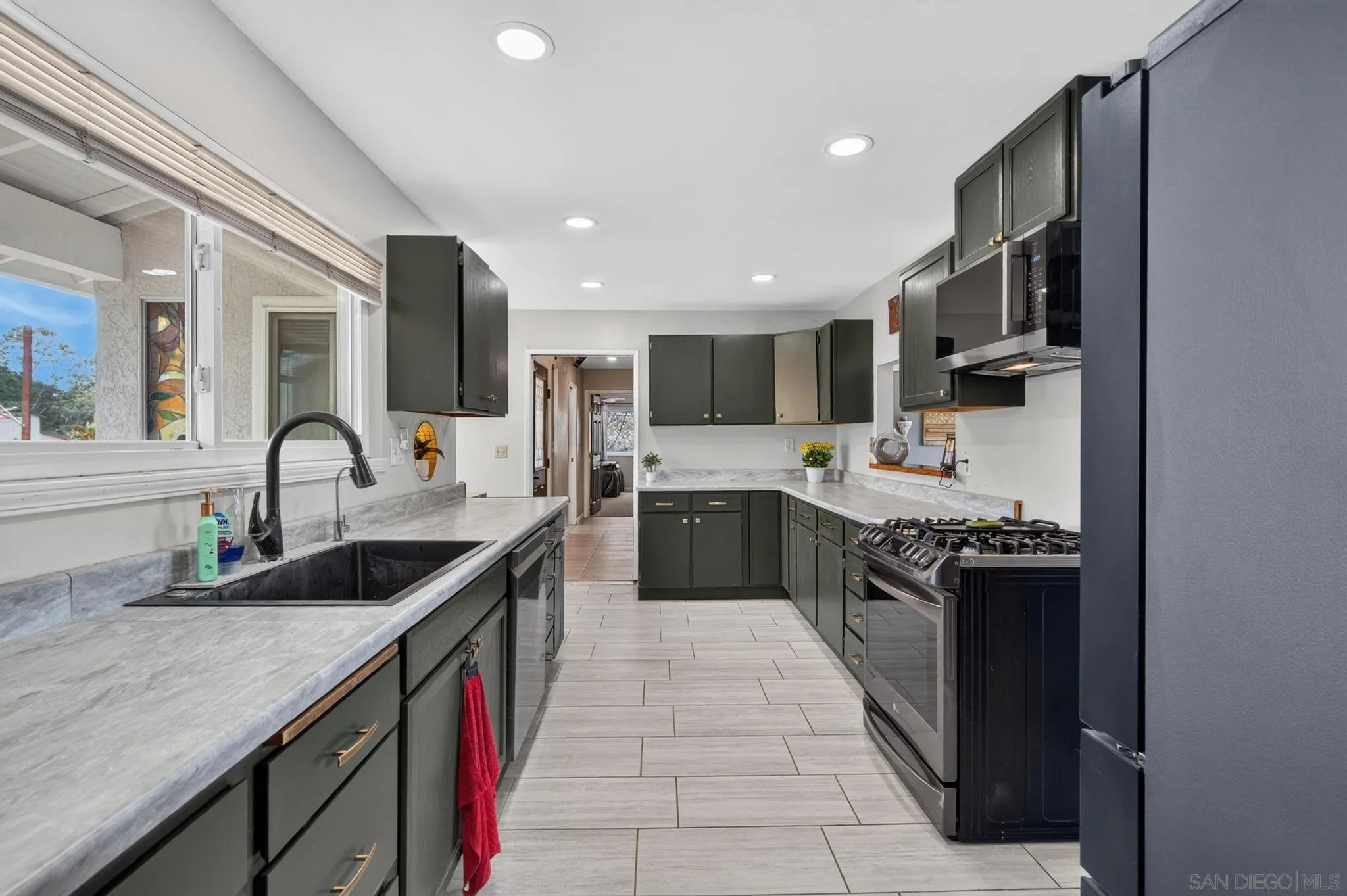 https://cdn.realtyfeed.com/cdn/127/260019384/f523c04c09ab132052d6f24e00164c93.webp