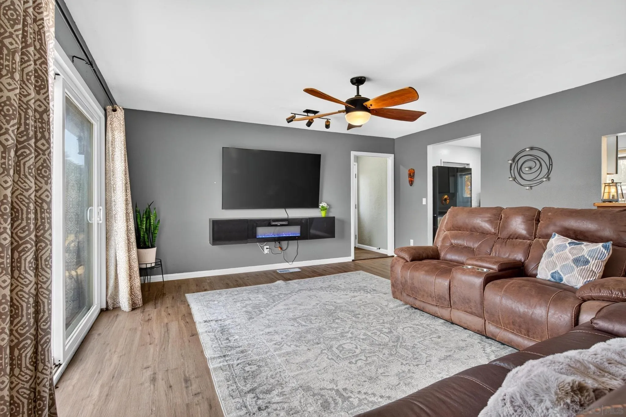 https://cdn.realtyfeed.com/cdn/127/260019384/fd04cb12f59863728383f751961d49ee.webp