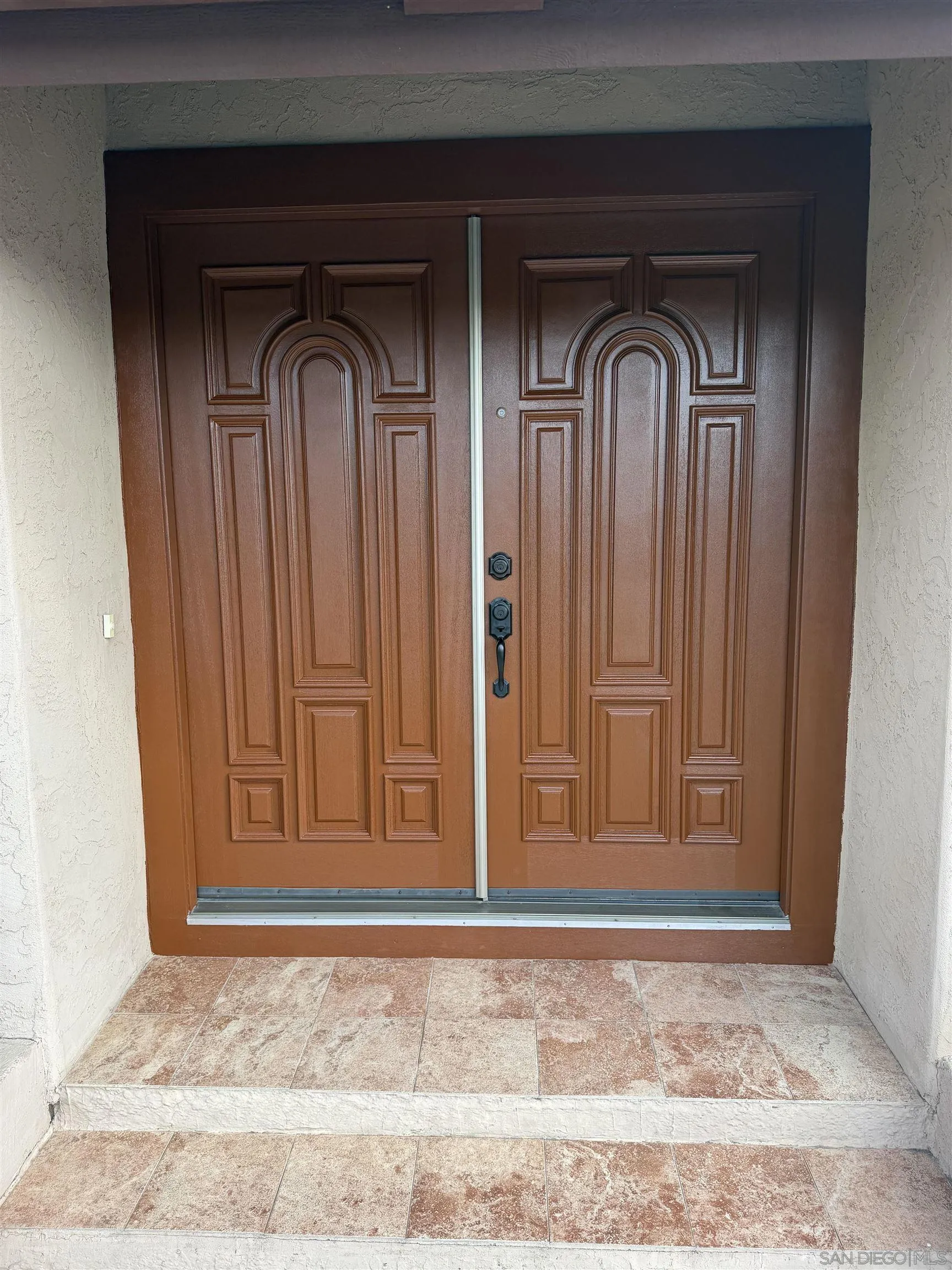 https://cdn.realtyfeed.com/cdn/127/260019386/750a9c1fe04ba9f1ab115ab77c057adb.webp