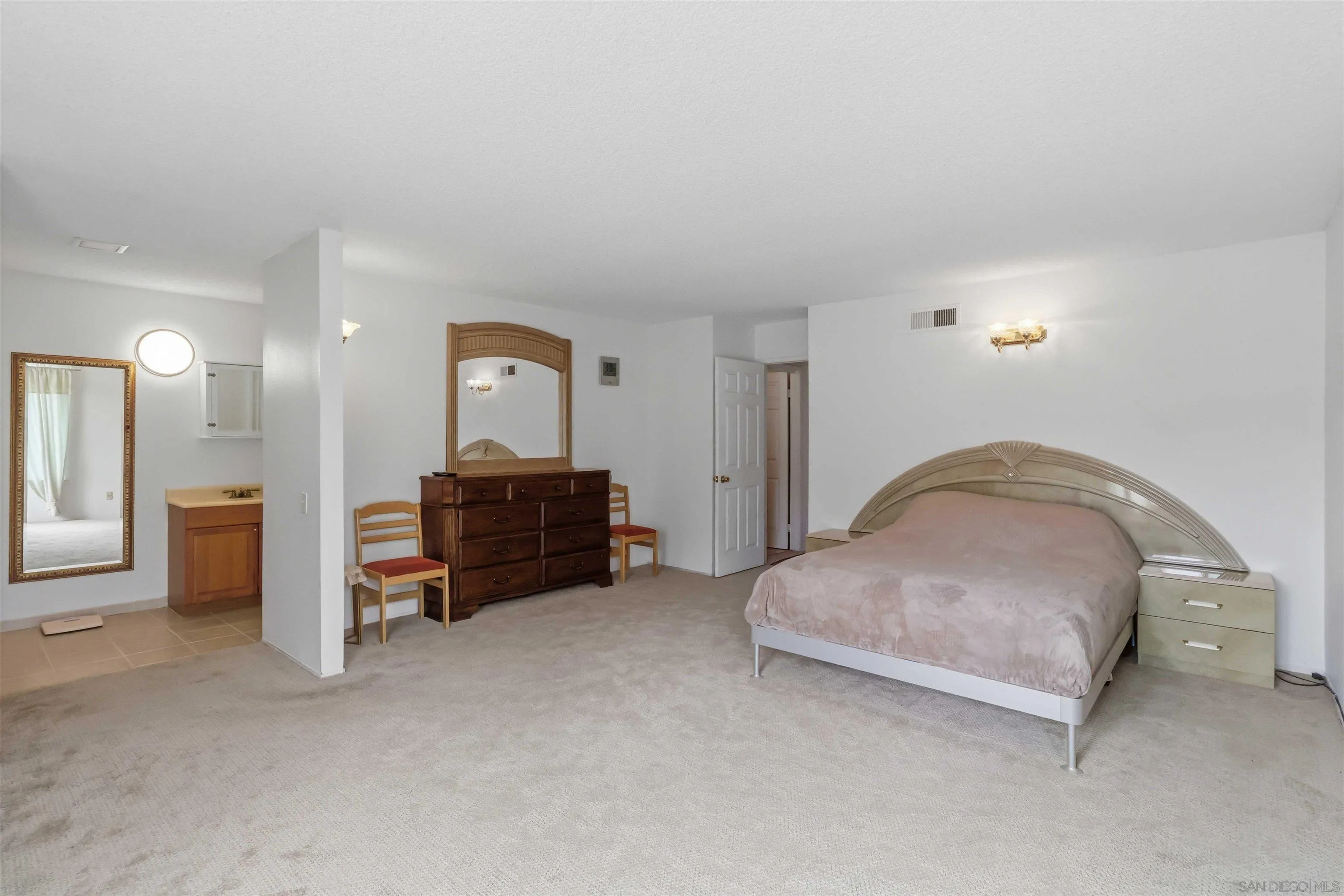 https://cdn.realtyfeed.com/cdn/127/260019386/7779218d3ba4d324fb7ba32dd754ae43.webp