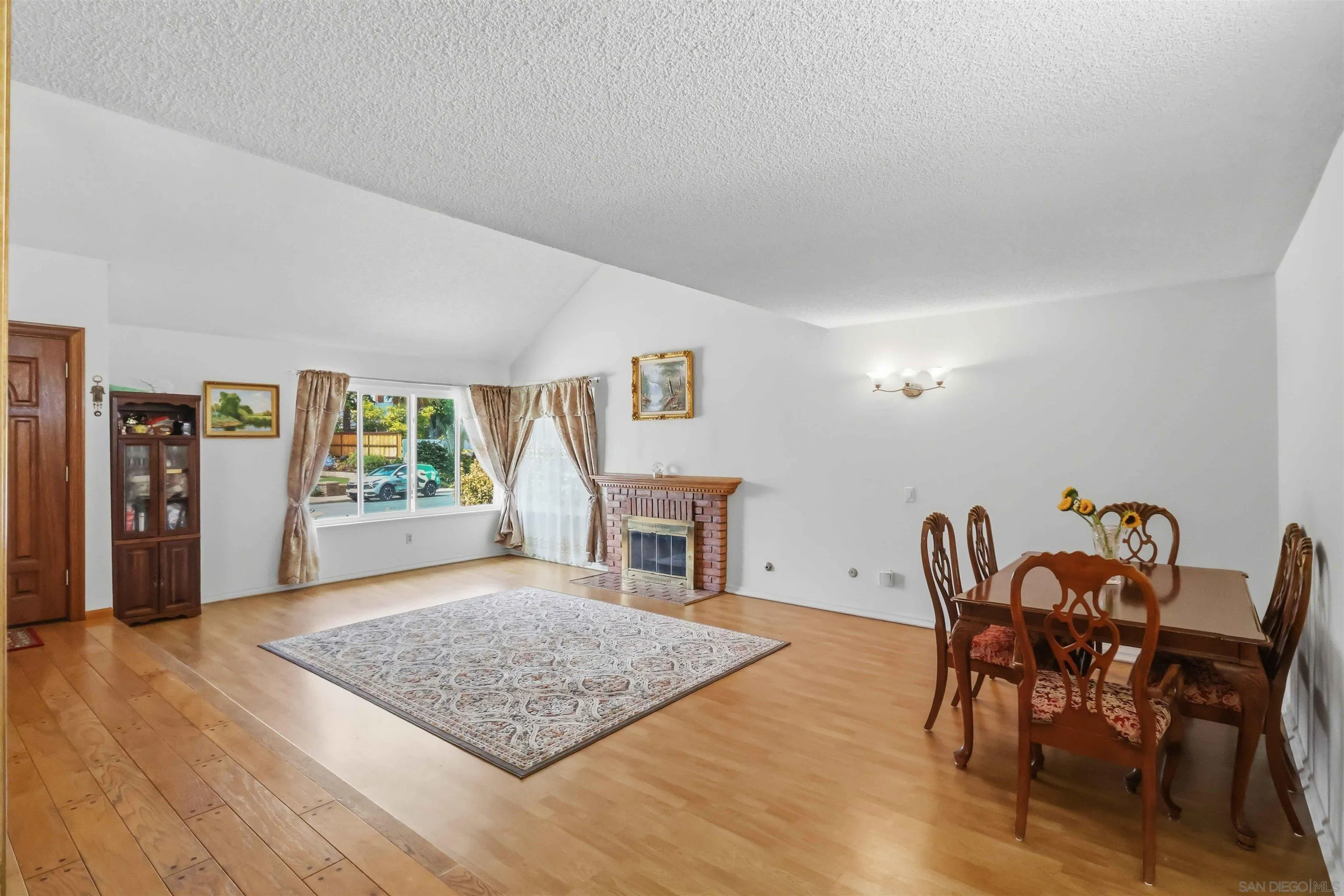 https://cdn.realtyfeed.com/cdn/127/260019386/820000627738644be3ac37c80e09e6d9.webp