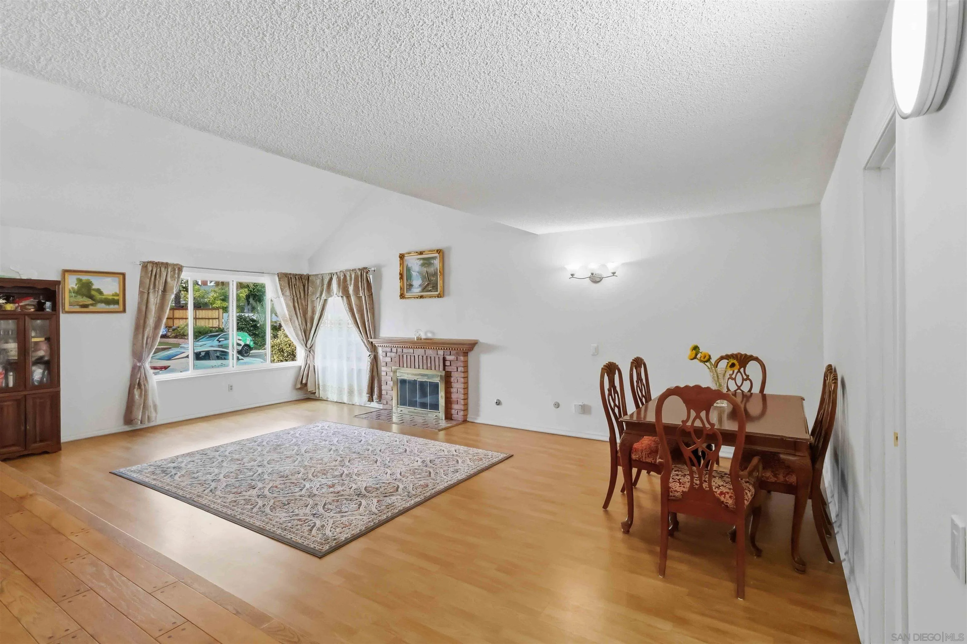 https://cdn.realtyfeed.com/cdn/127/260019386/a743ba292a9d7fc6df4b7f89376e1f05.webp