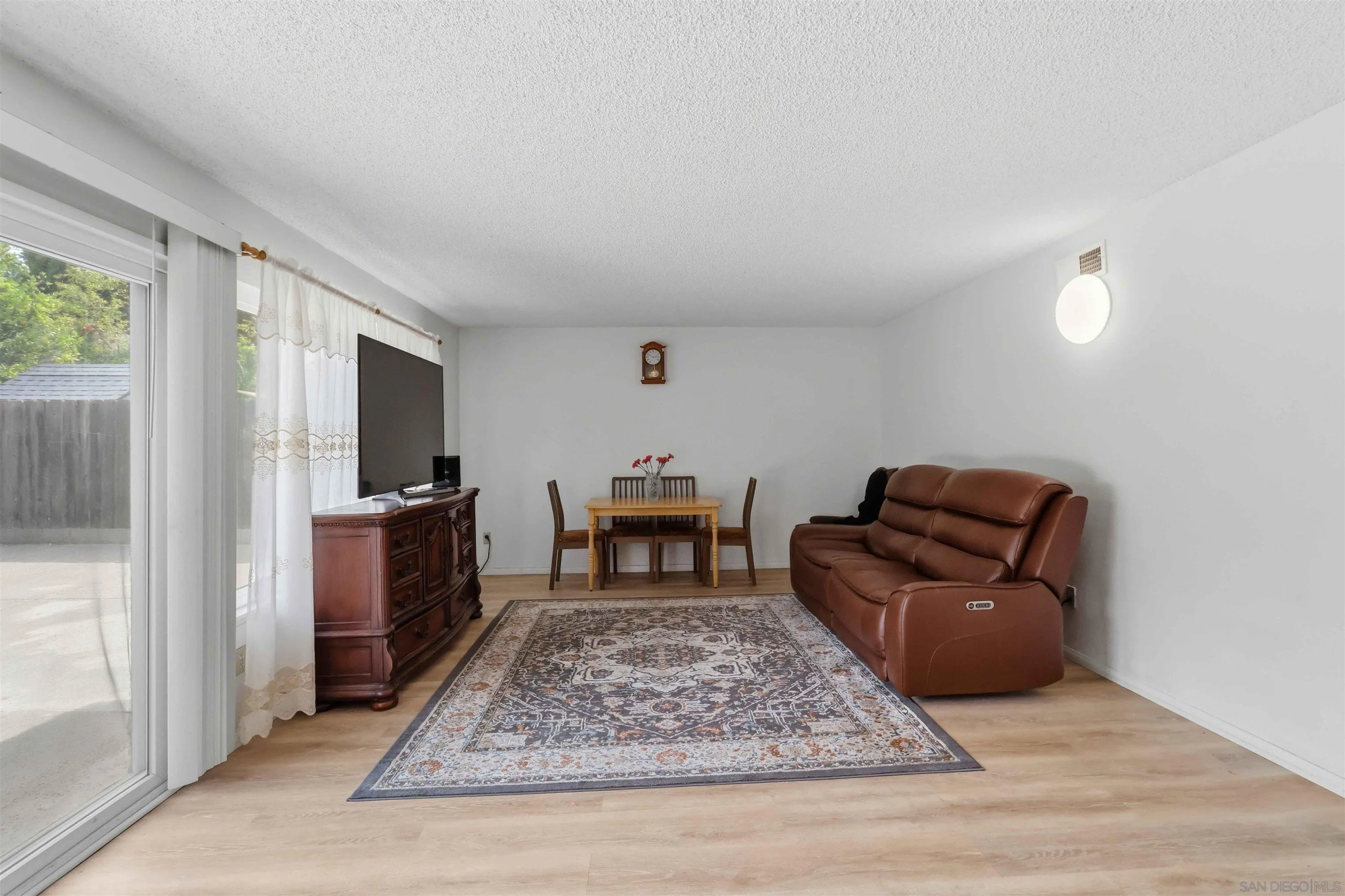 https://cdn.realtyfeed.com/cdn/127/260019386/ad410f4db670b8be35c9da5865af9541.webp
