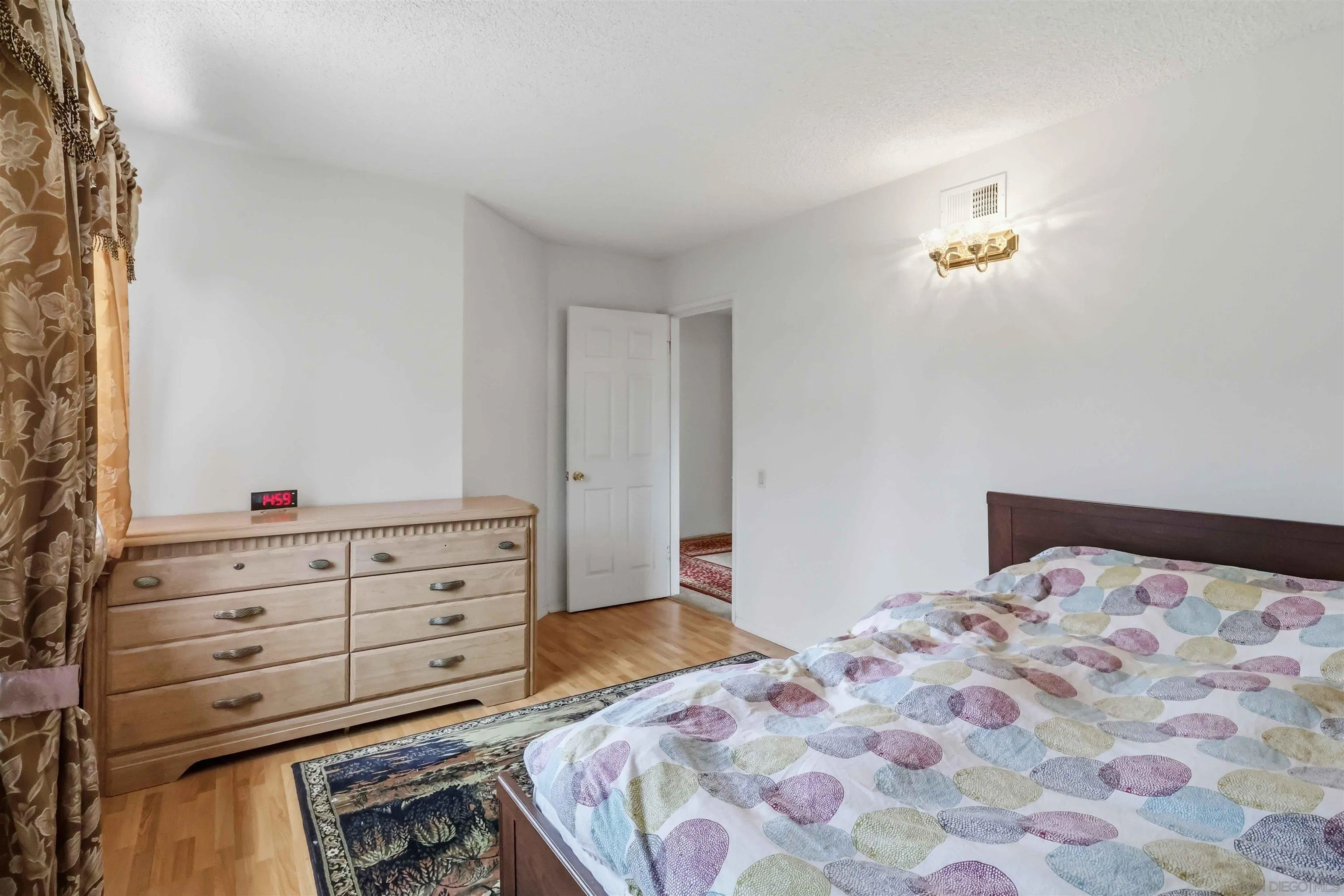 https://cdn.realtyfeed.com/cdn/127/260019386/cabd480975f64d2078c665eca915e244.webp