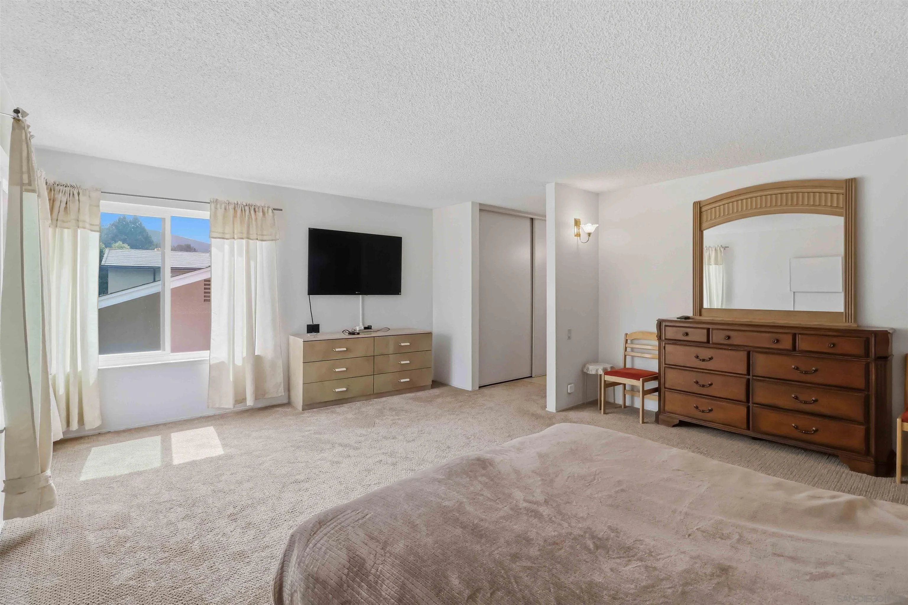 https://cdn.realtyfeed.com/cdn/127/260019386/f4694ad19dceab95a2bd967547d281dc.webp