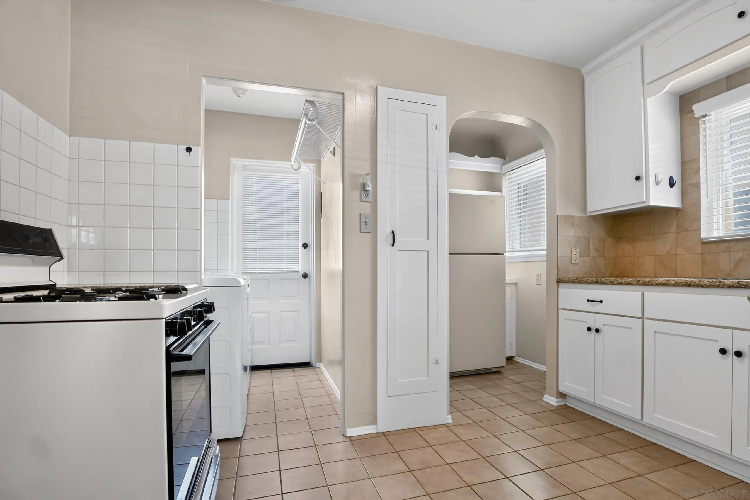 2444 Curlew St, San Diego, CA 92101 - Photo 5 of 16, San Diego, CA