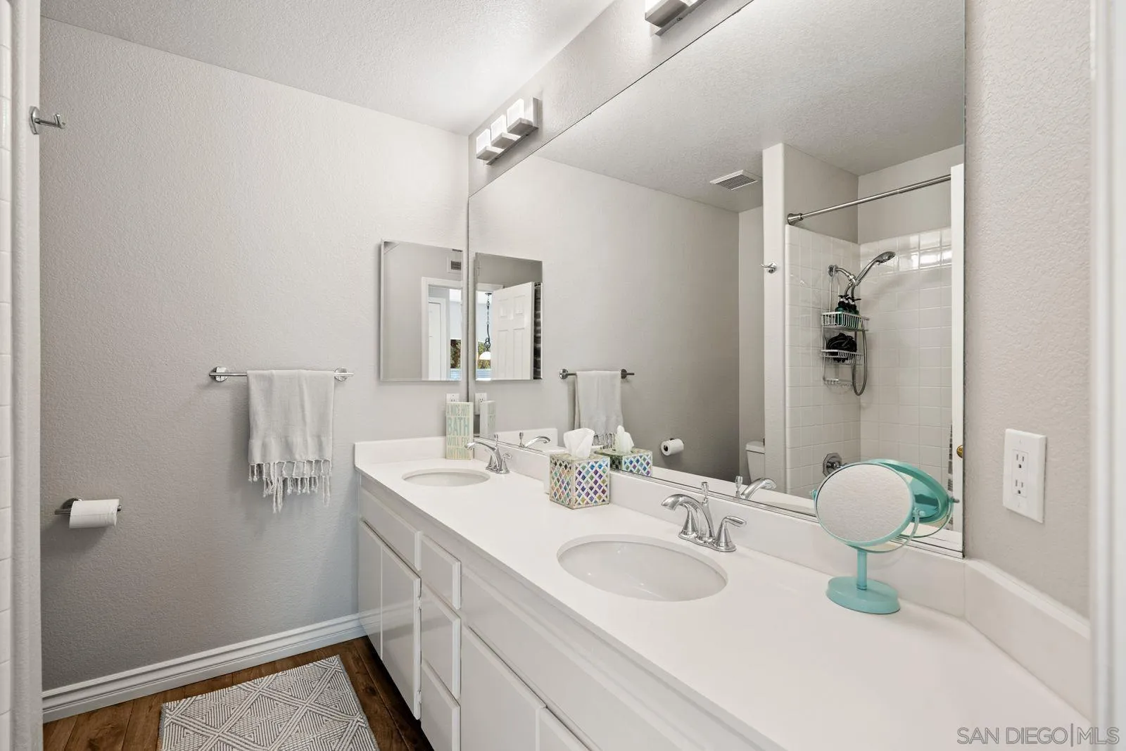 https://cdn.realtyfeed.com/cdn/127/260019392/07ef6c9f24d080d7afcf58fe24beaff6.webp