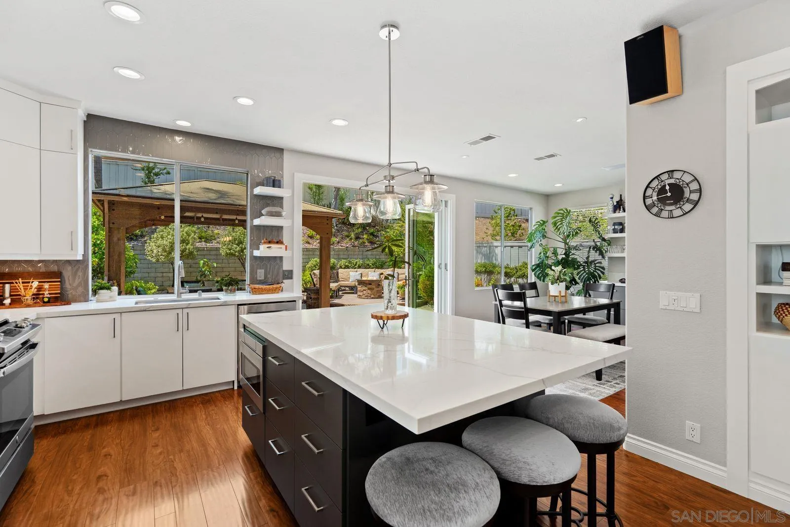 https://cdn.realtyfeed.com/cdn/127/260019392/1bda3e085c25ce671d89b479a26766ec.webp