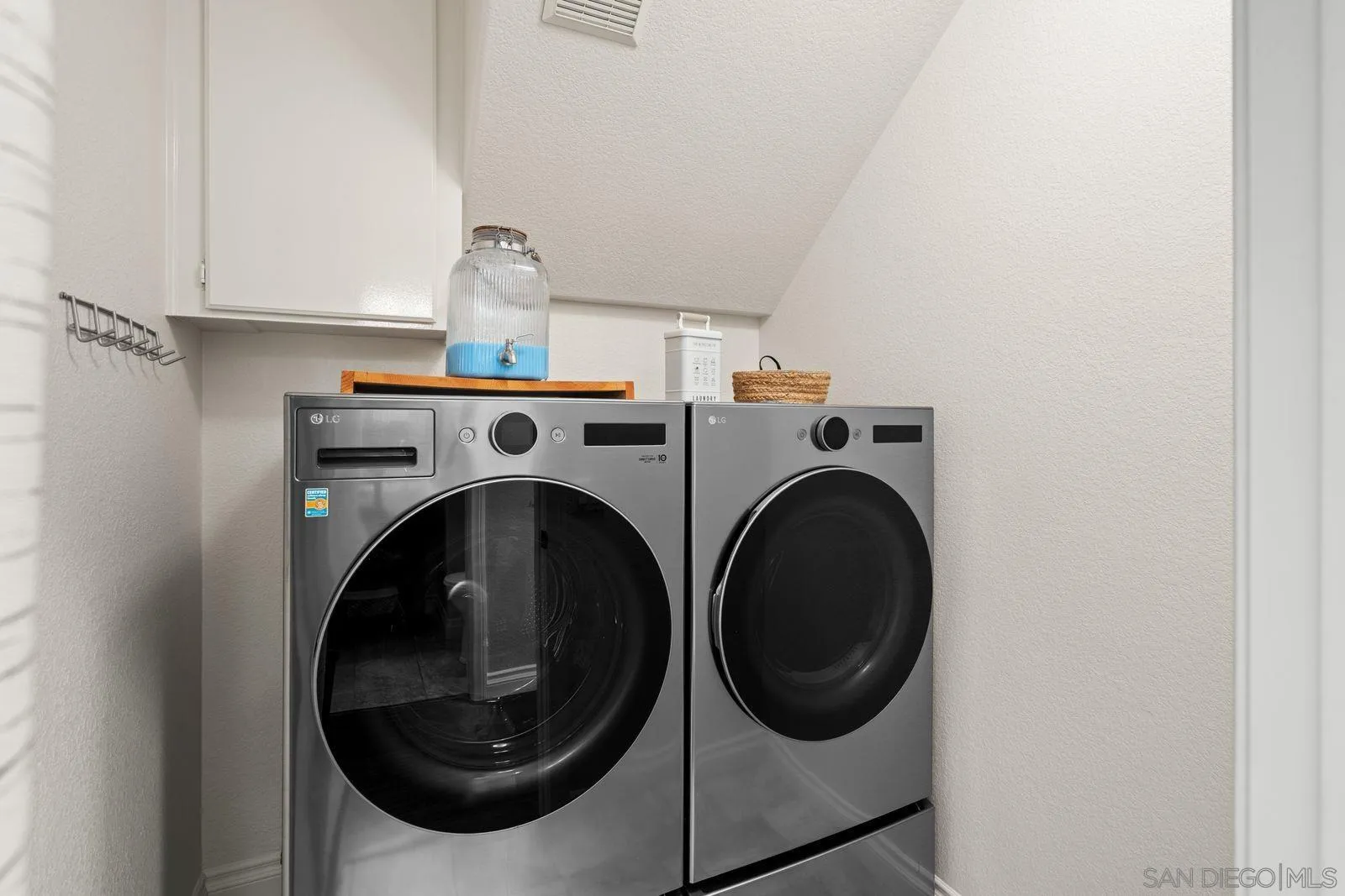 https://cdn.realtyfeed.com/cdn/127/260019392/26dccd166b6da1b635c5458fa69951ee.webp