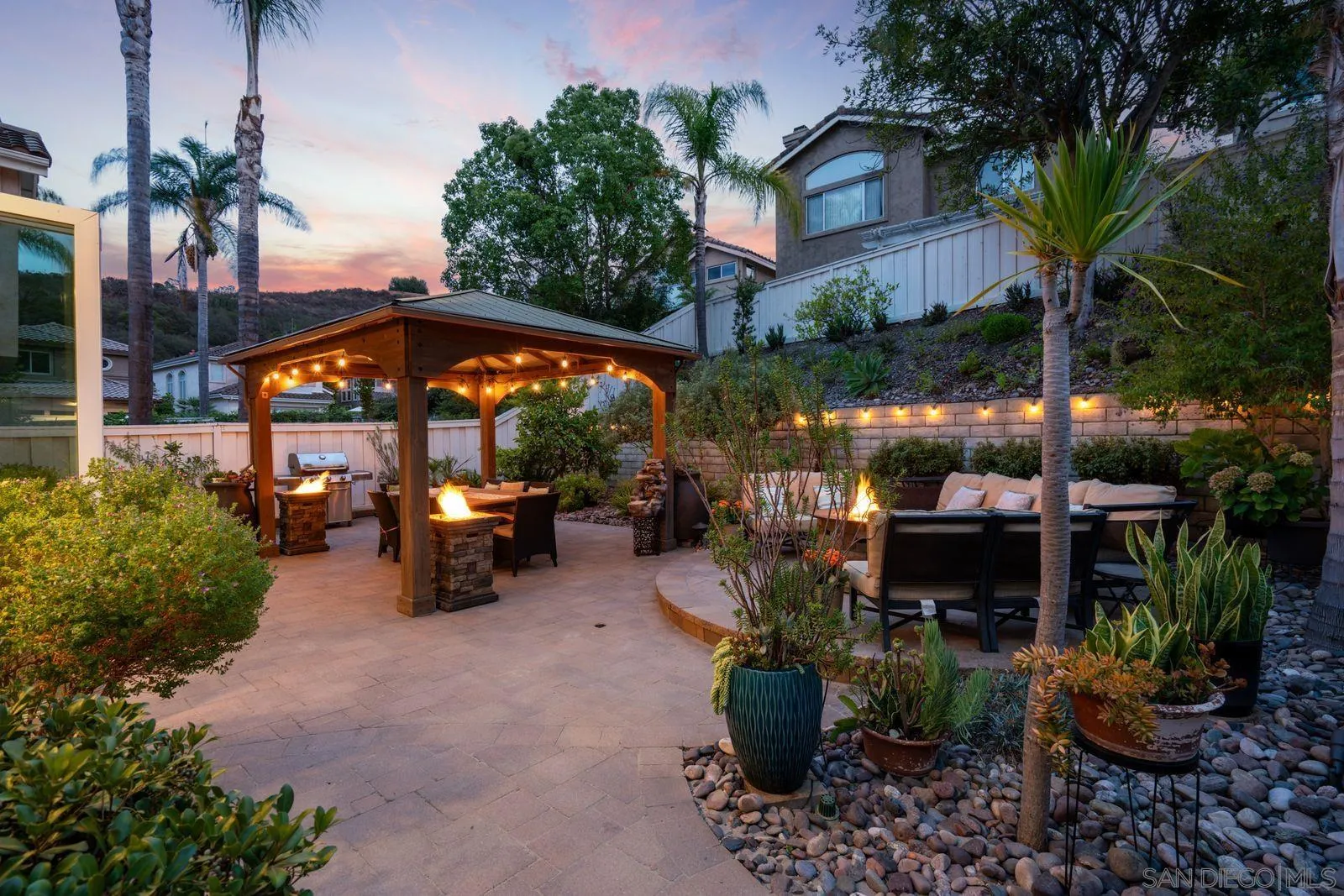 https://cdn.realtyfeed.com/cdn/127/260019392/3400b15bbf52cfdc5d6fcbc9dd08812a.webp