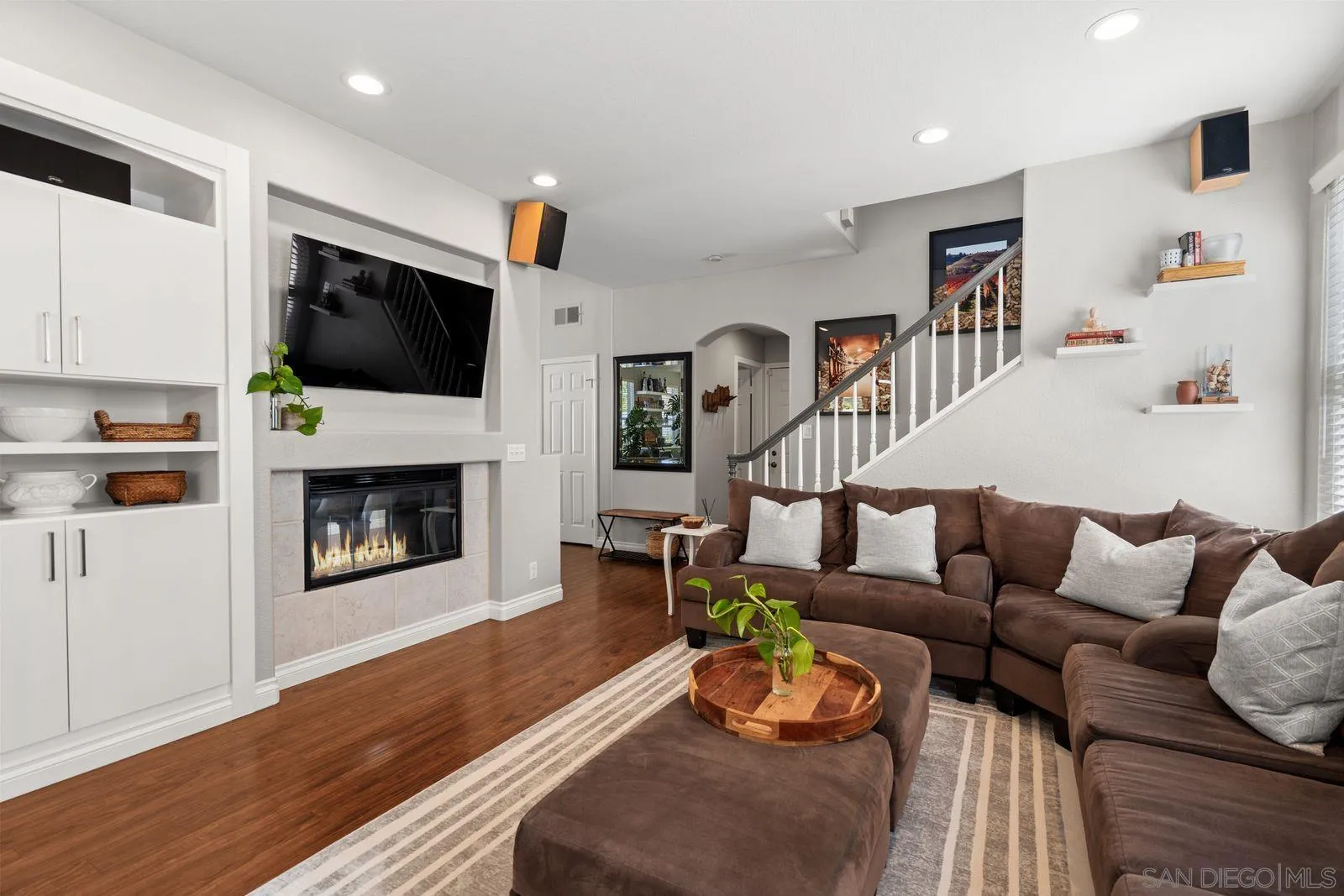 https://cdn.realtyfeed.com/cdn/127/260019392/3bc8c06a35c721e4638705ef9529e8d5.webp