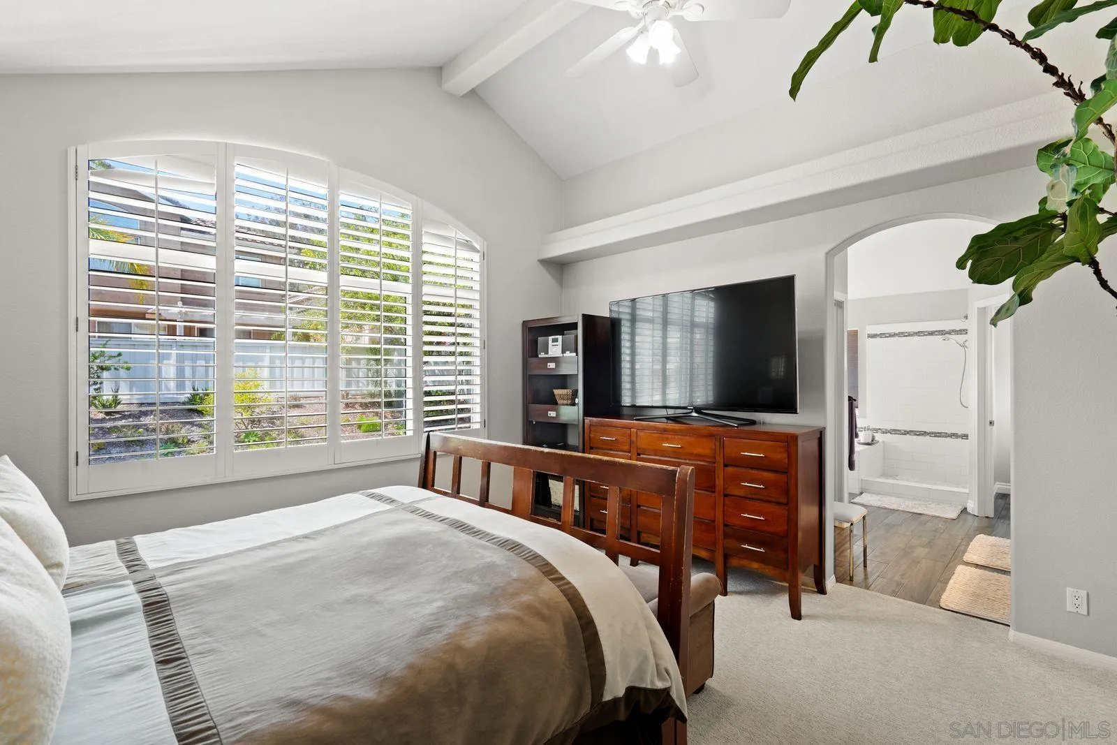 https://cdn.realtyfeed.com/cdn/127/260019392/44f003b6aa65eefefc17482959dc4128.webp