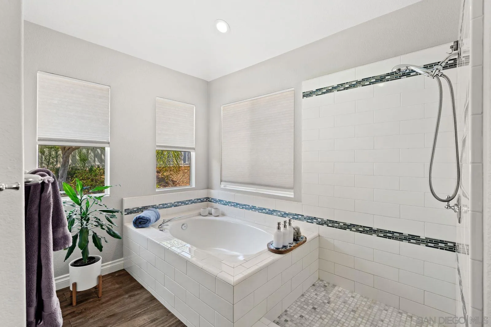https://cdn.realtyfeed.com/cdn/127/260019392/524bd875f7f7602a3bf37fdfa8f9289c.webp