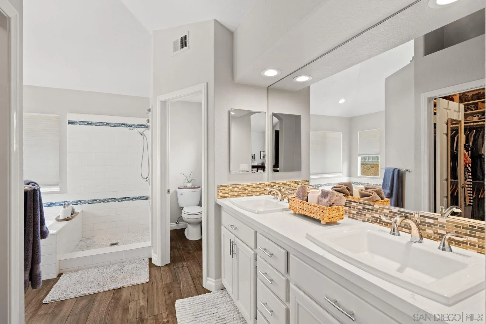 https://cdn.realtyfeed.com/cdn/127/260019392/612221ff0b91b97aac778bdcc3f3210b.webp