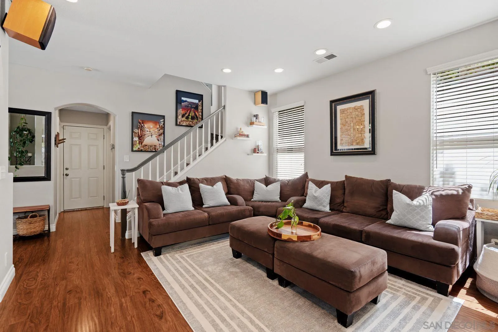 https://cdn.realtyfeed.com/cdn/127/260019392/6c1381ed664887b1b5fe050fca8ef614.webp