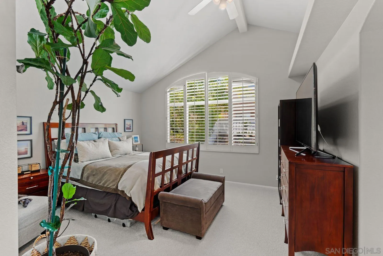 https://cdn.realtyfeed.com/cdn/127/260019392/bb3400c070f27785f255da9df5f4d55e.webp