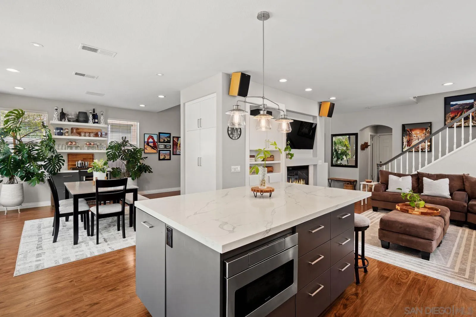 https://cdn.realtyfeed.com/cdn/127/260019392/c3b6545c0b781b7e08b7bbfef8378688.webp