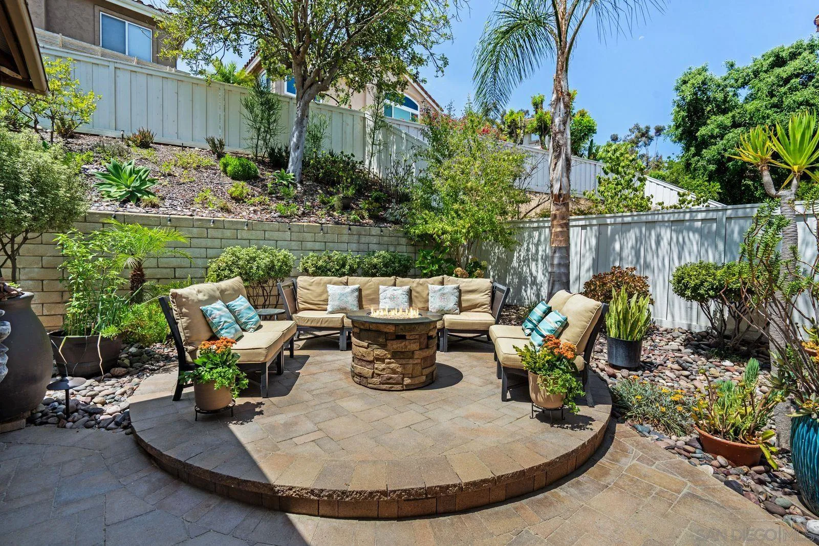 https://cdn.realtyfeed.com/cdn/127/260019392/ca34ce96a26789d5b9829026fdab858f.webp