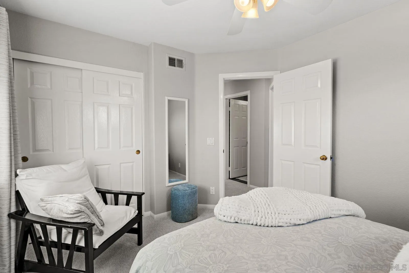 https://cdn.realtyfeed.com/cdn/127/260019392/feb6b77e3169c111e604aba2702c26b0.webp