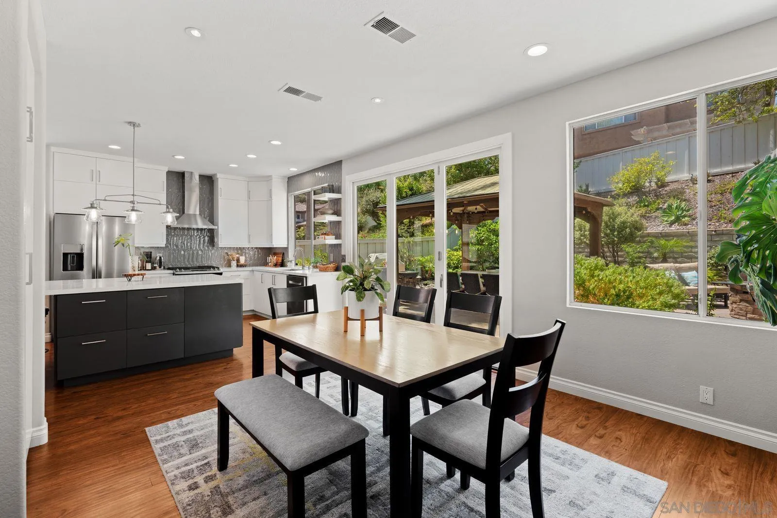 https://cdn.realtyfeed.com/cdn/127/260019392/fecff1354911d4c76733e92a00a1926a.webp