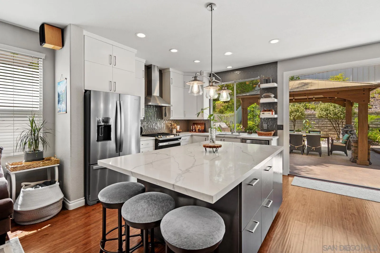 https://cdn.realtyfeed.com/cdn/127/260019392/ffc21b722d8421dfa2560f9c9305cec8.webp